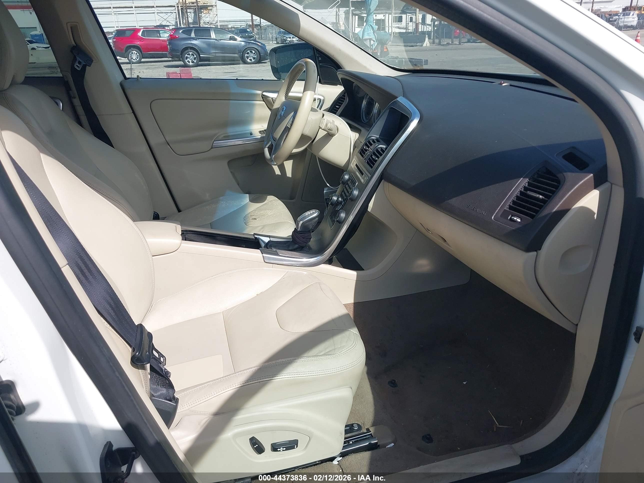 VOLVO XC60 image 5