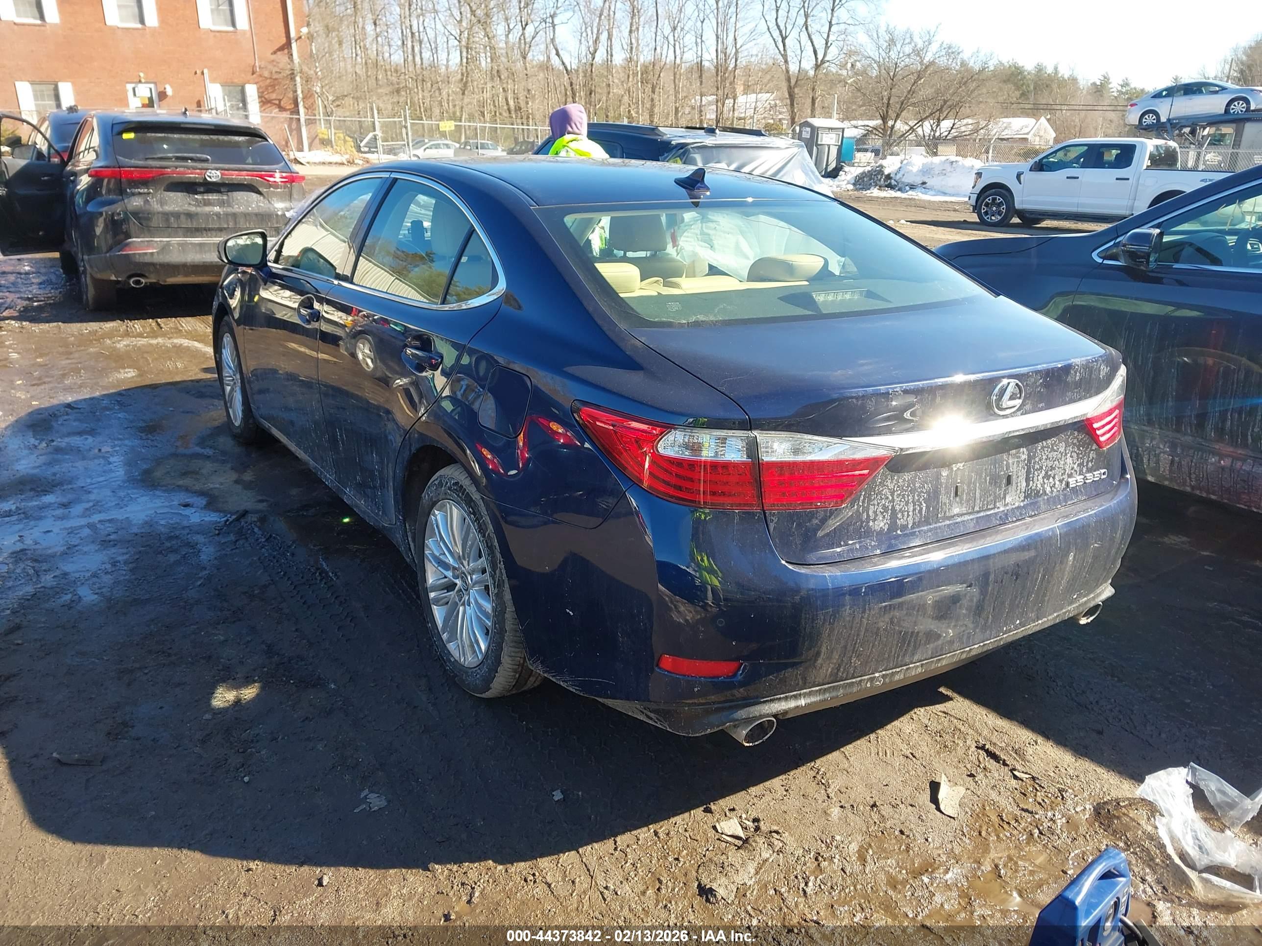 LEXUS ES image 3