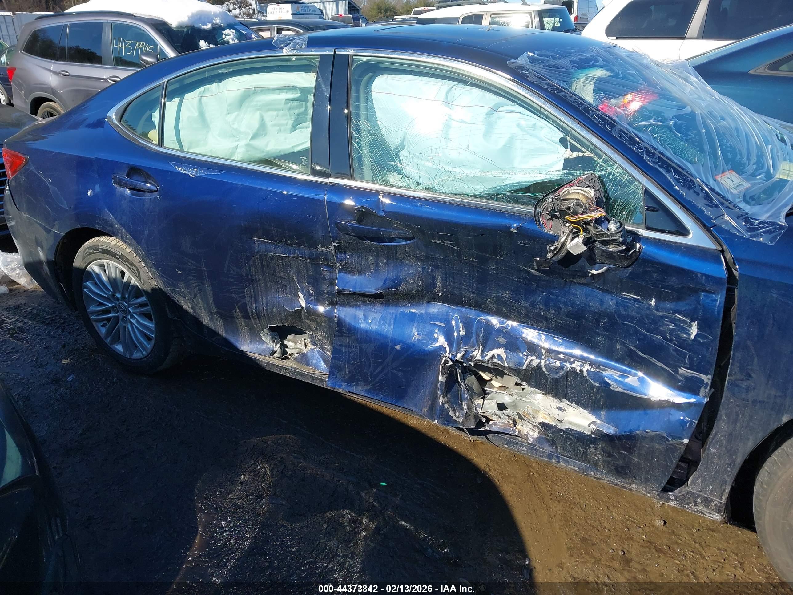 LEXUS ES image 6