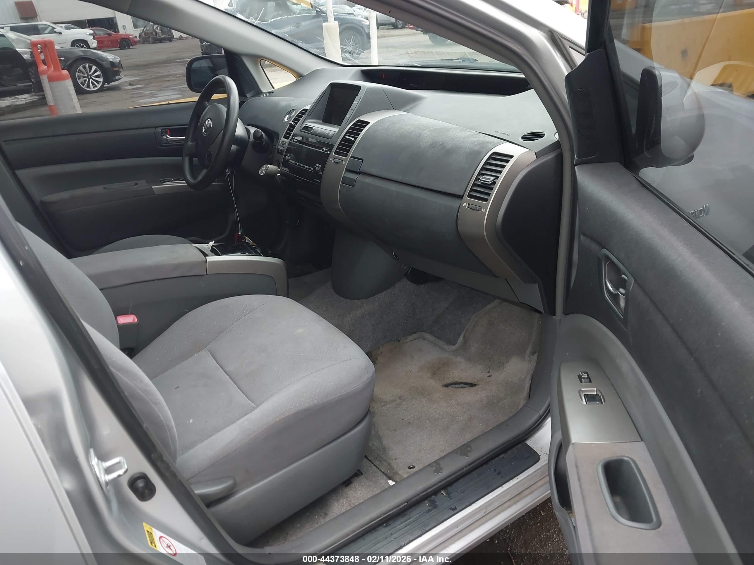 TOYOTA PRIUS image 5