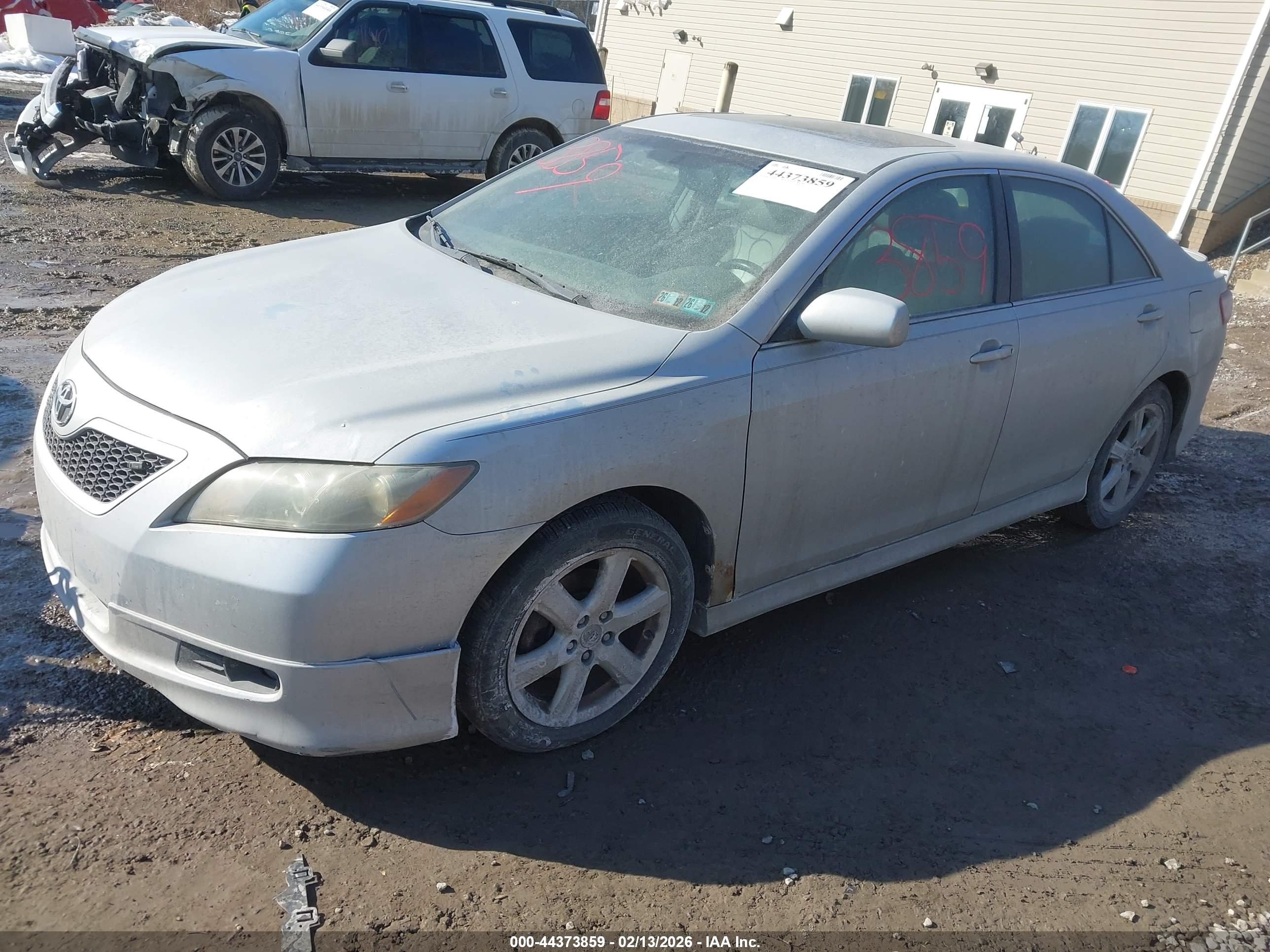 TOYOTA CAMRY image 2