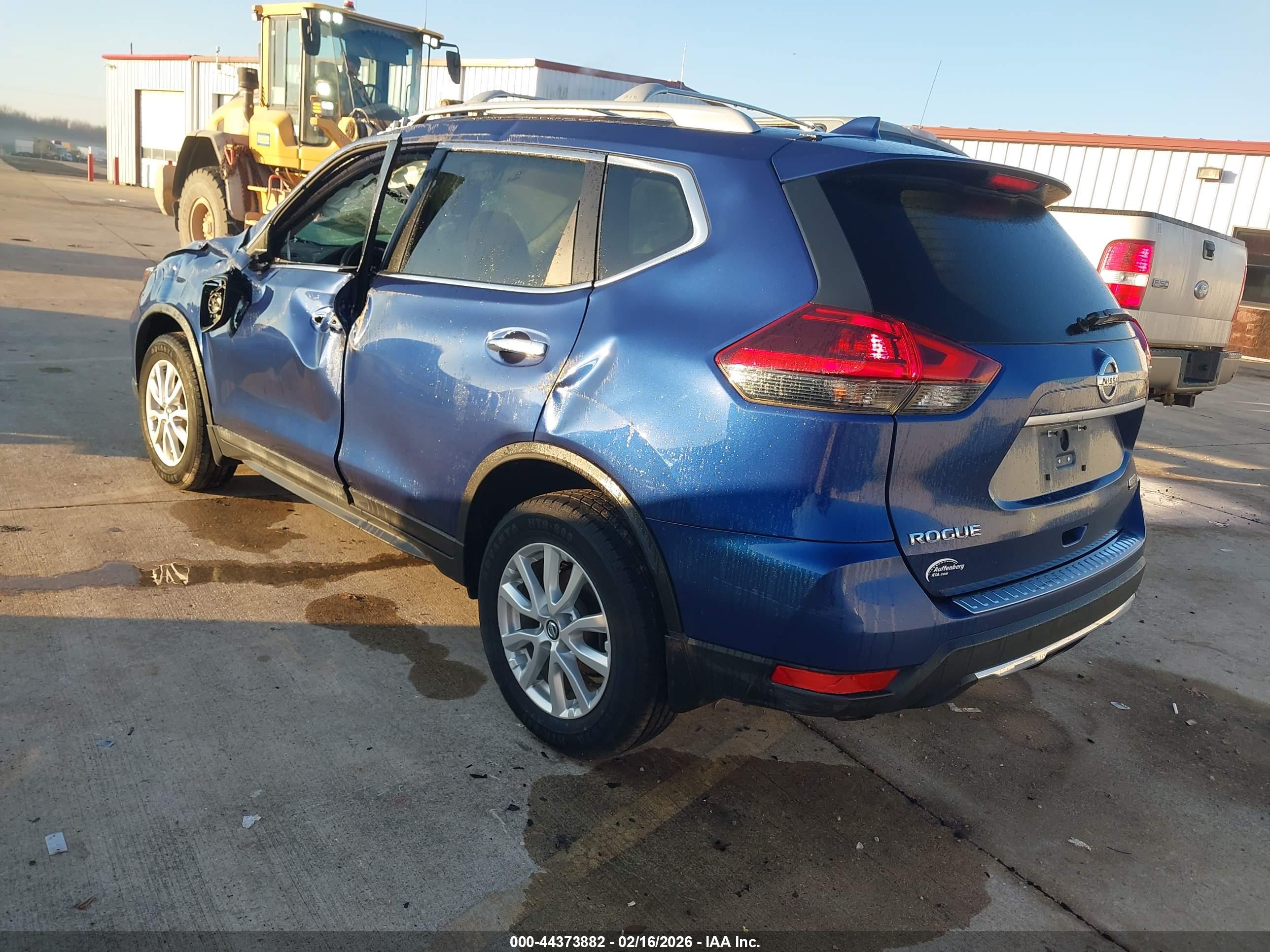 NISSAN ROGUE image 3