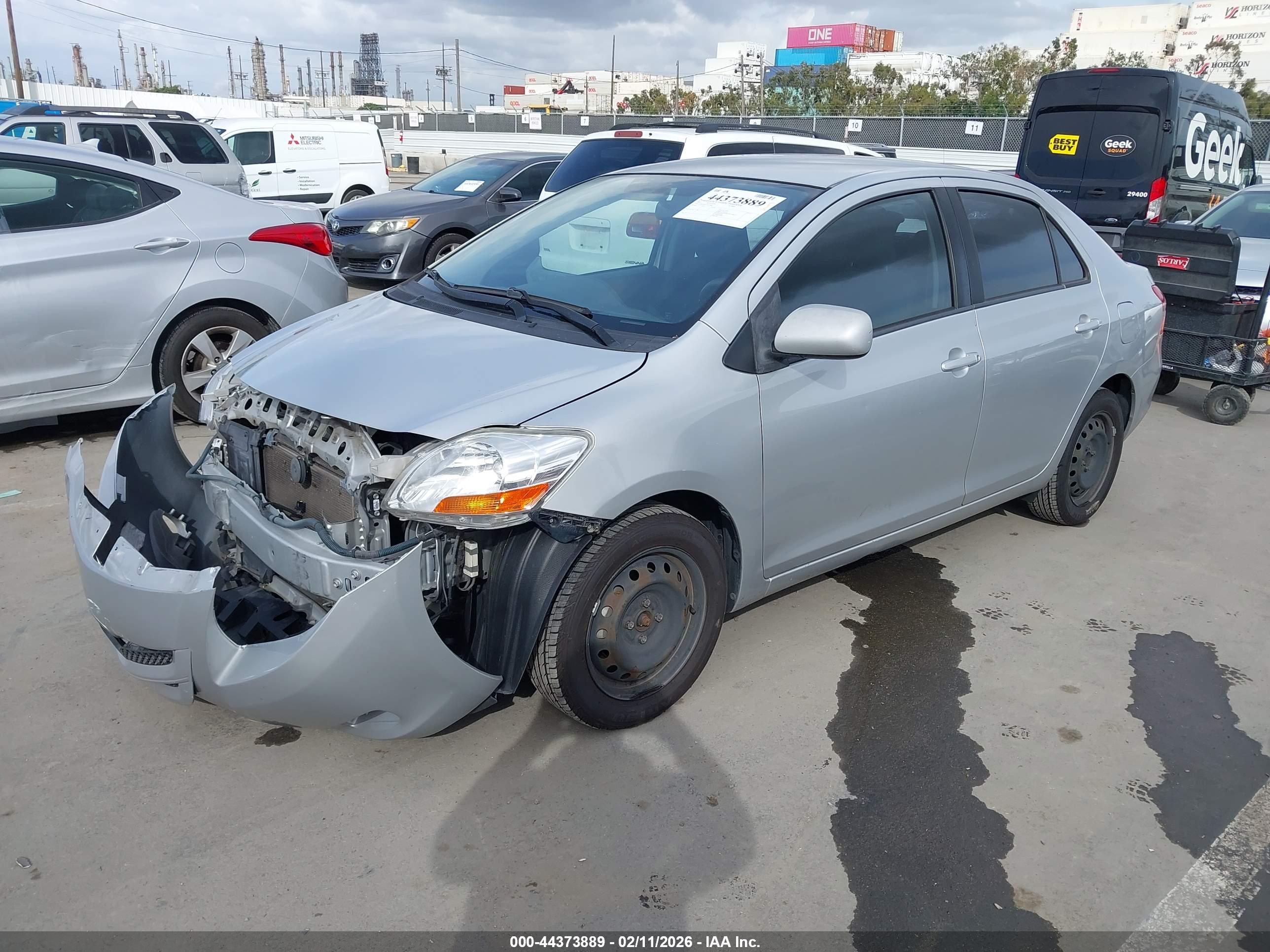 TOYOTA YARIS image 2