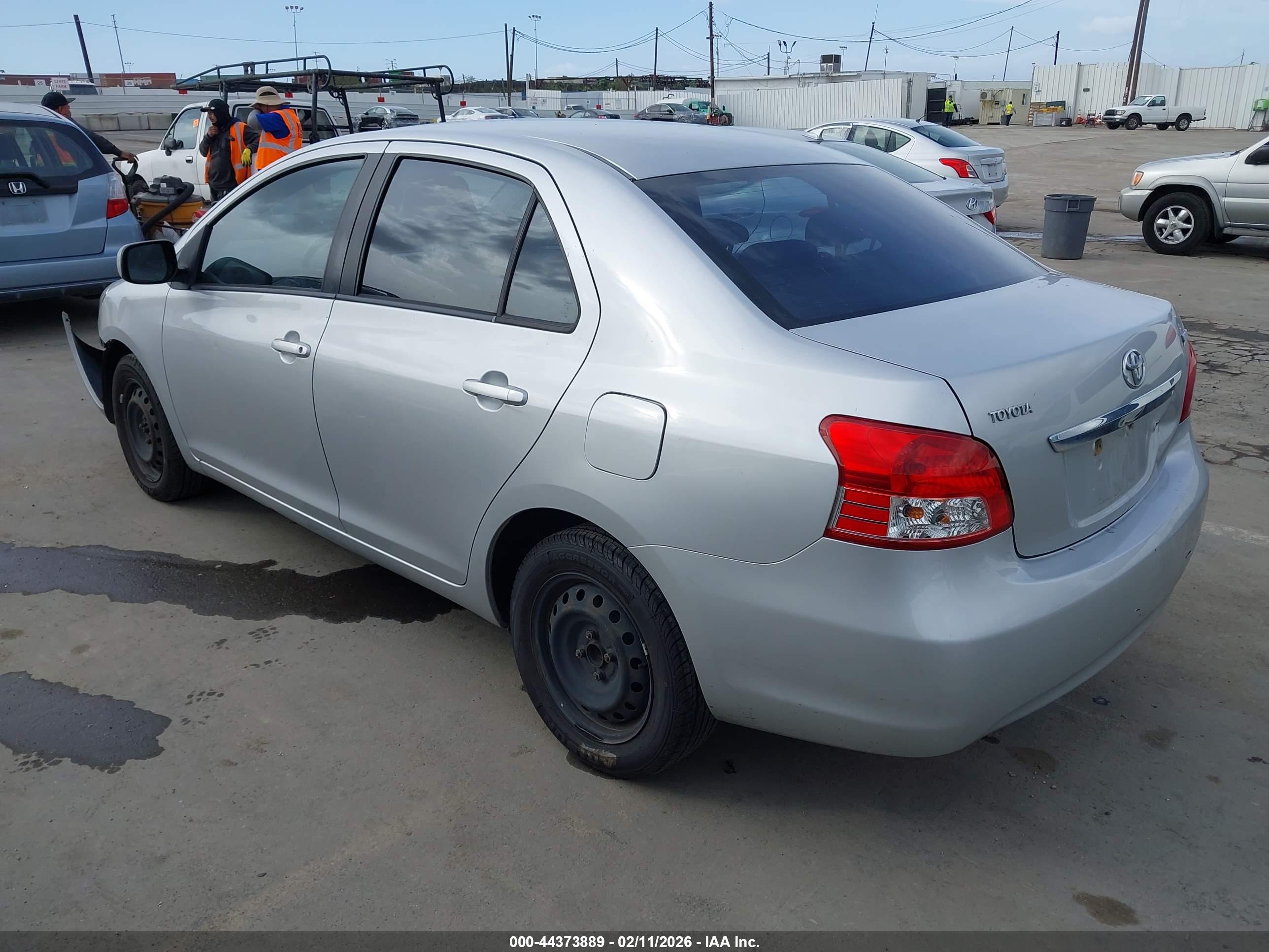 TOYOTA YARIS image 3