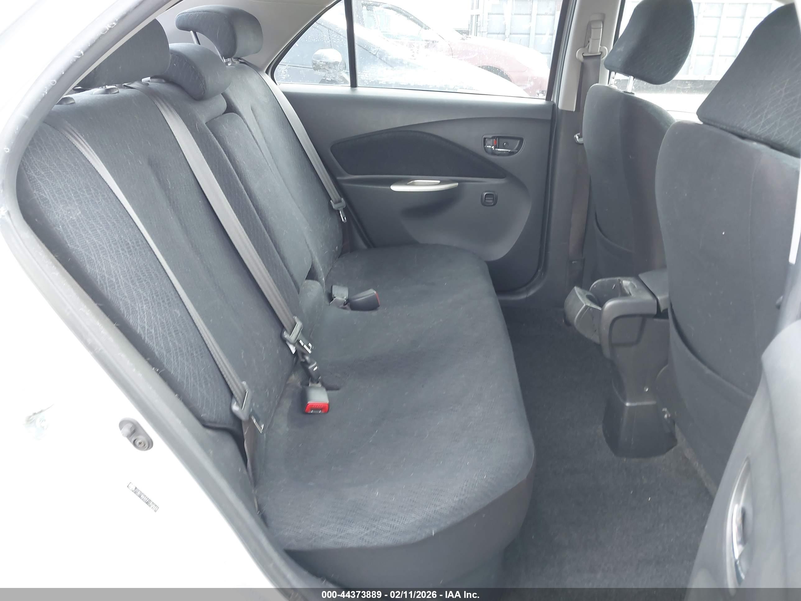 TOYOTA YARIS image 8