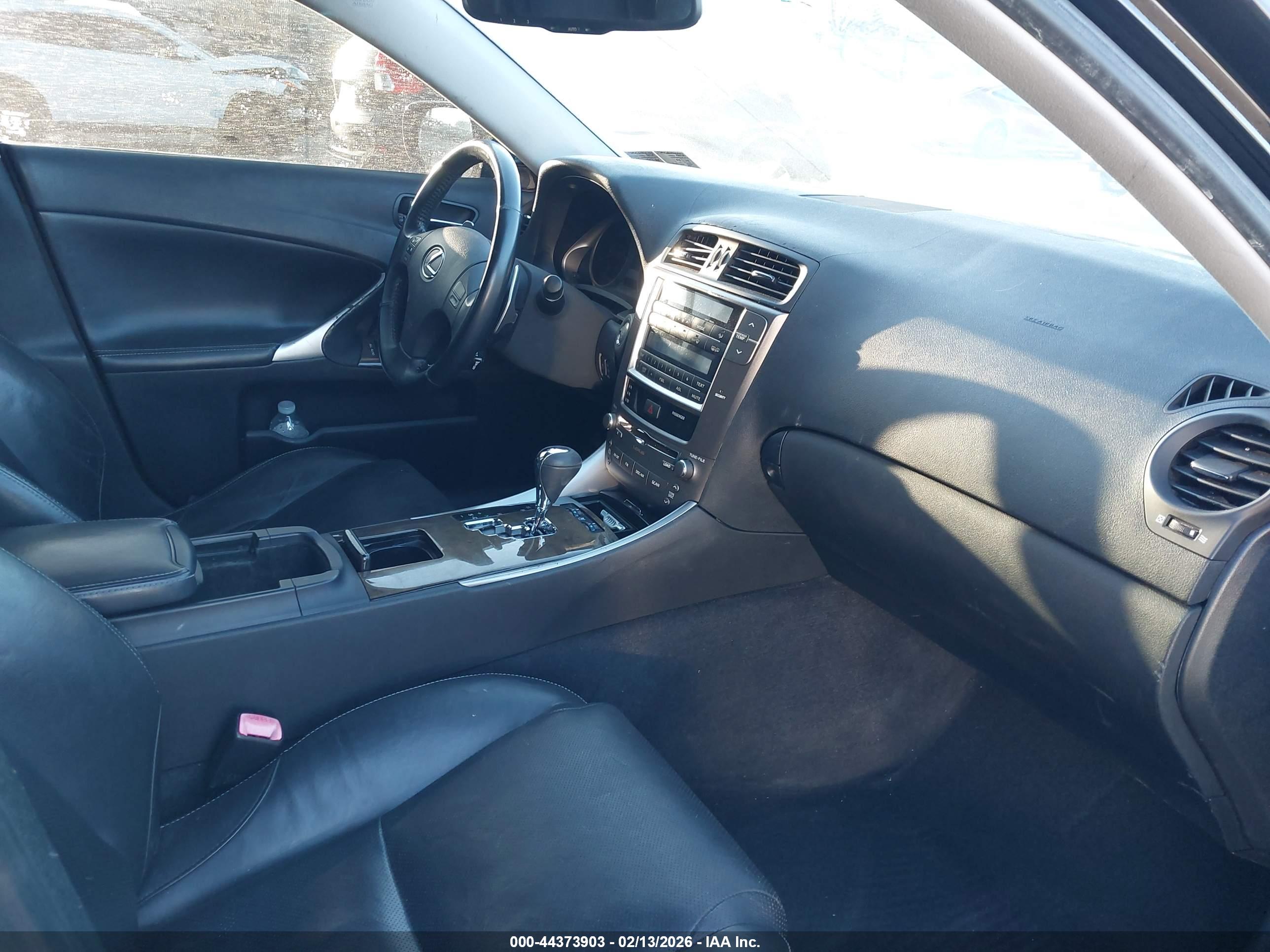 LEXUS IS image 5