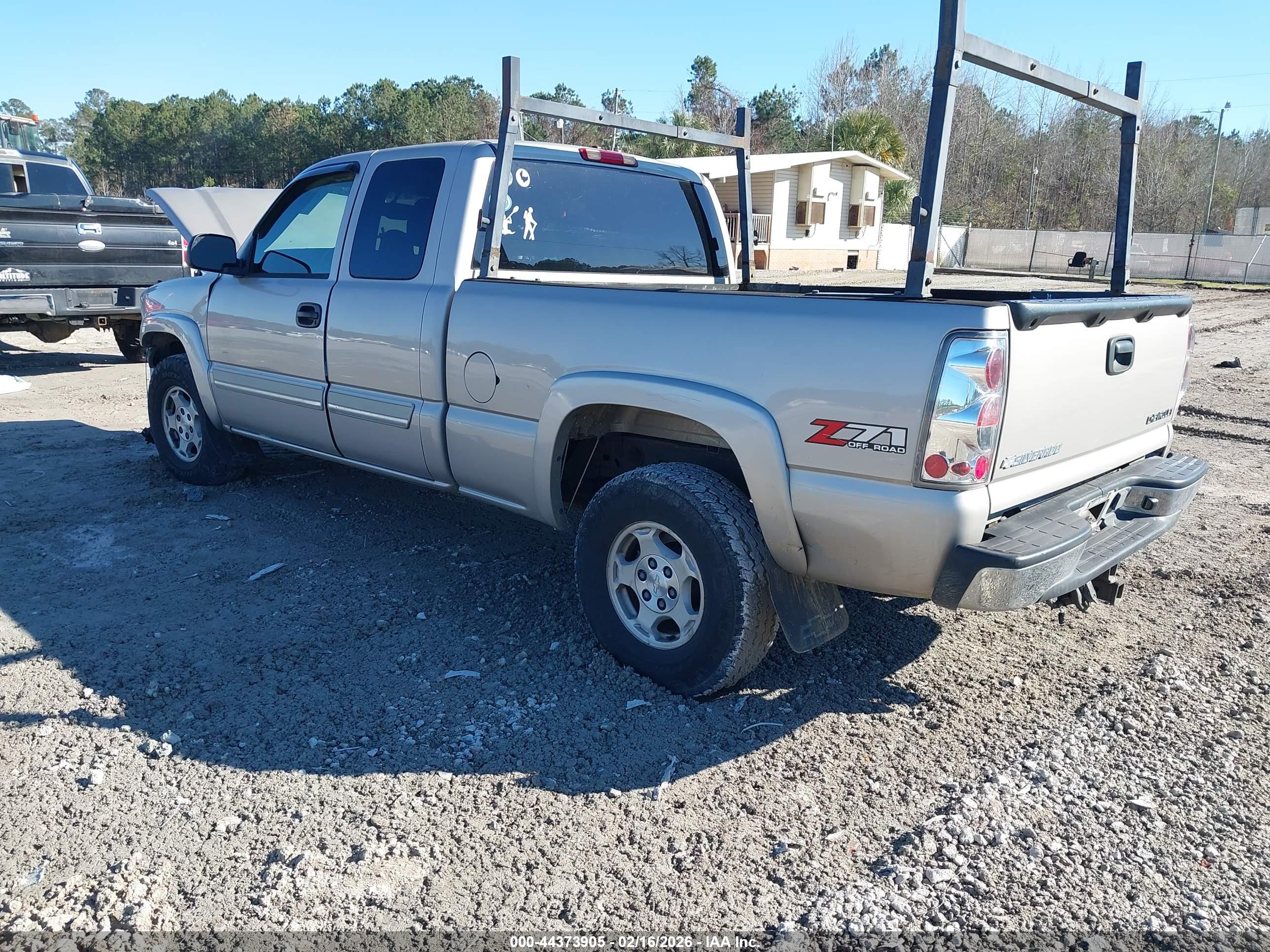 CHEVROLET SILVERADO image 3