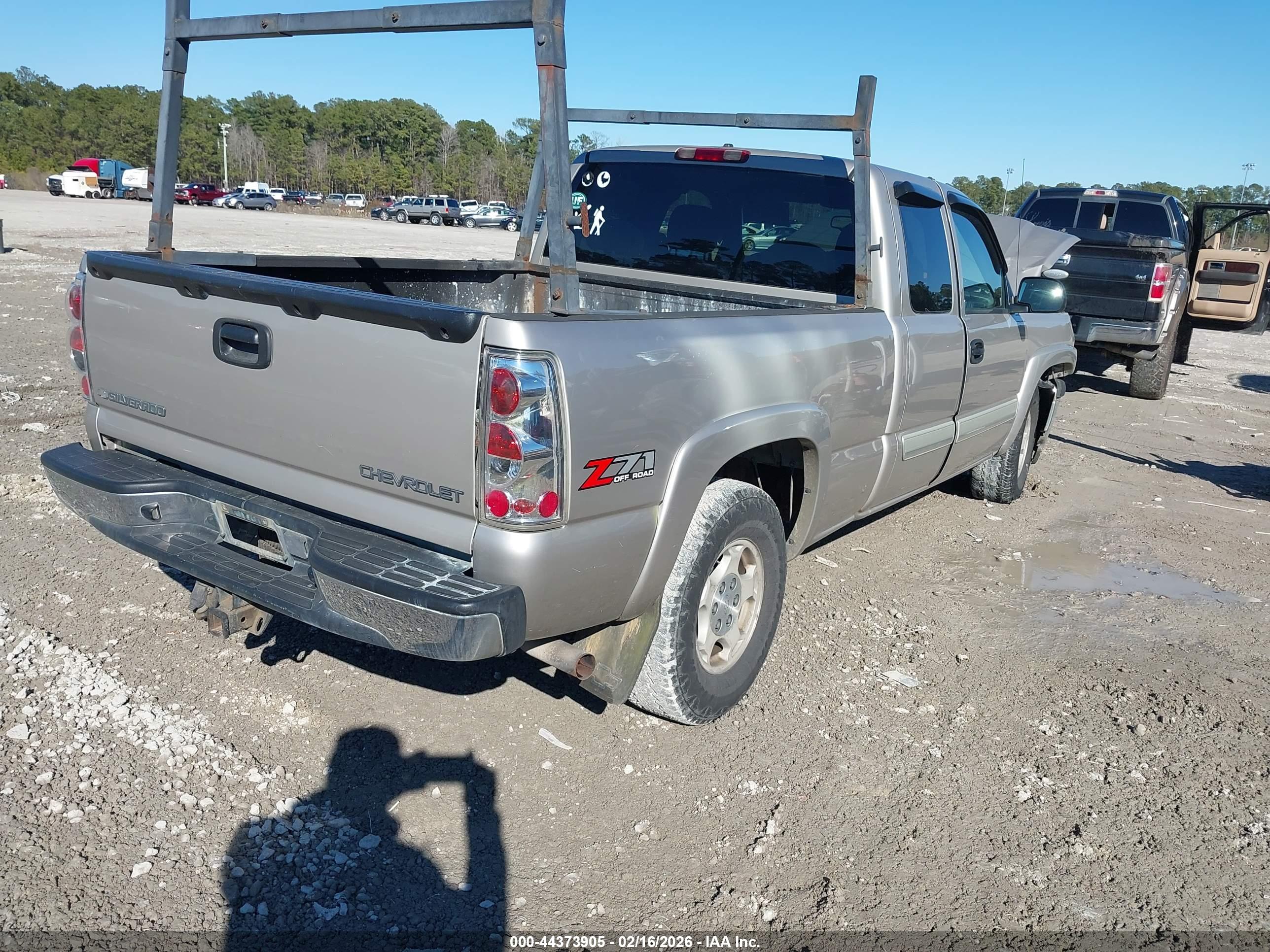 CHEVROLET SILVERADO image 4