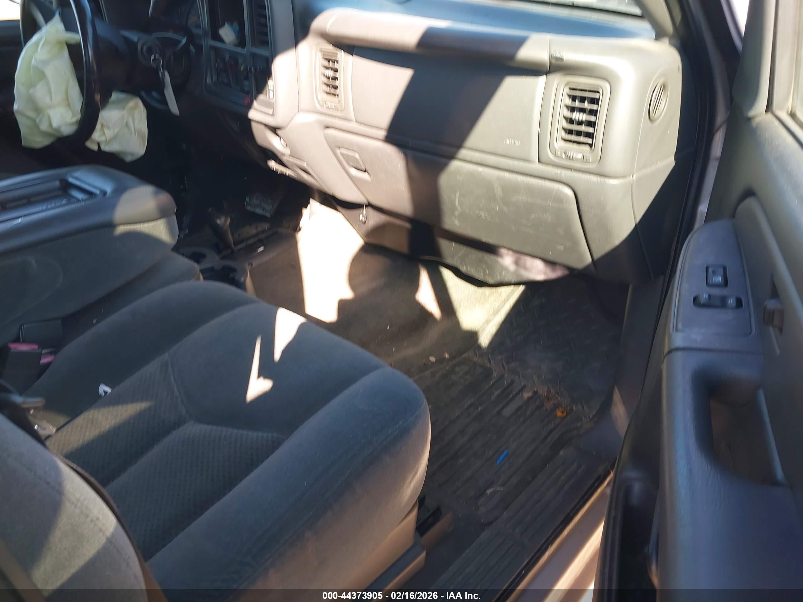 CHEVROLET SILVERADO image 5