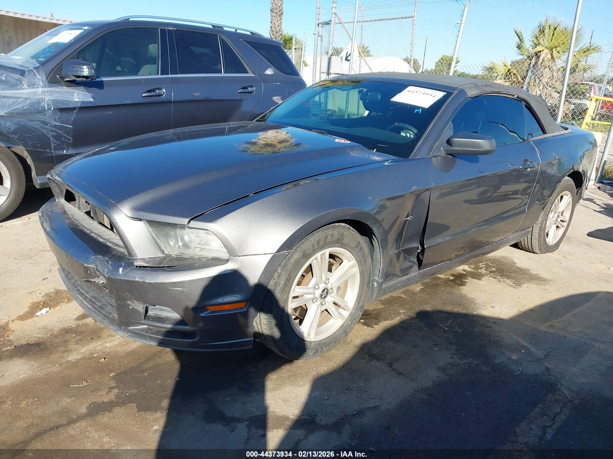 FORD MUSTANG image 2