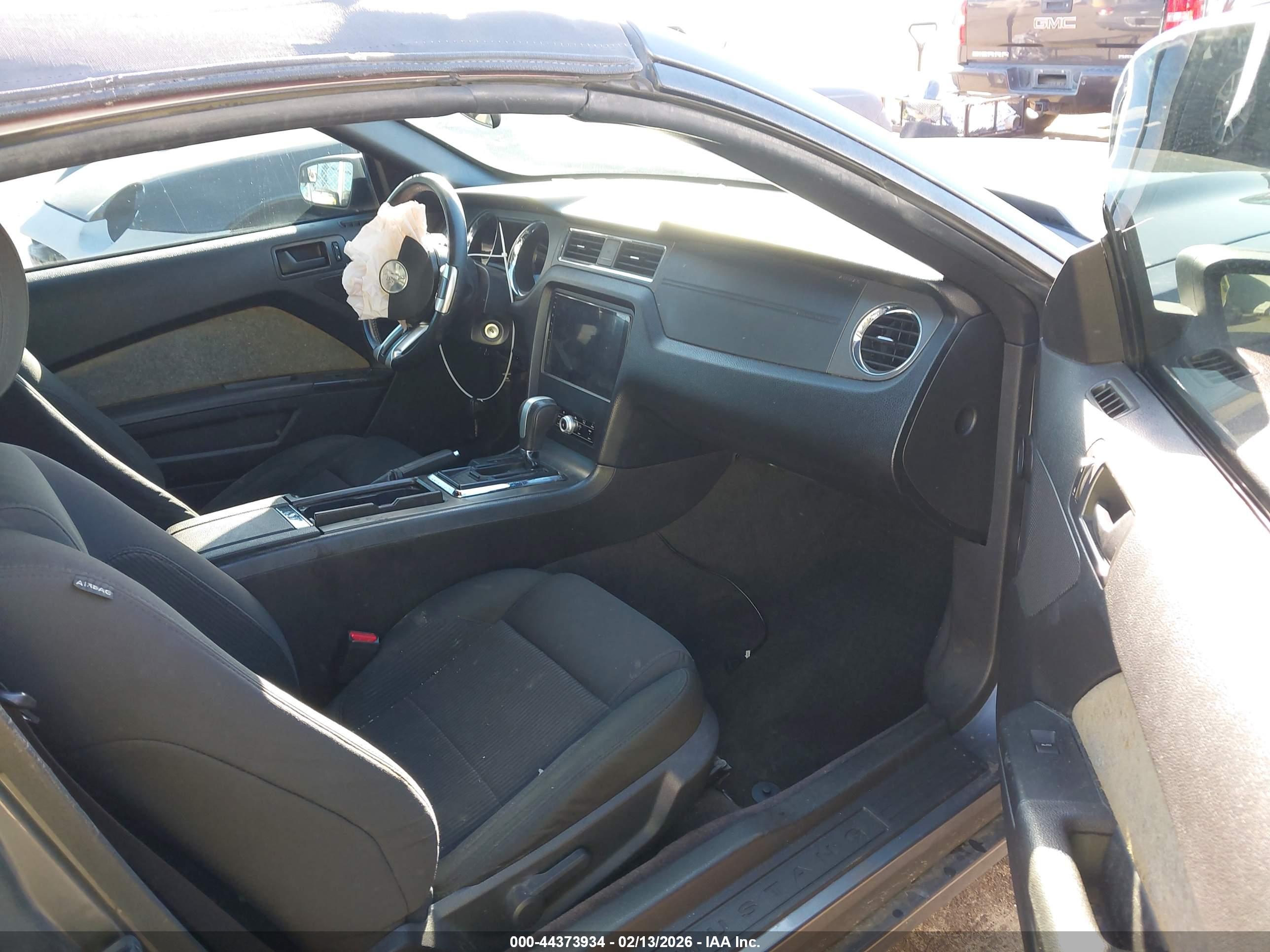 FORD MUSTANG image 5