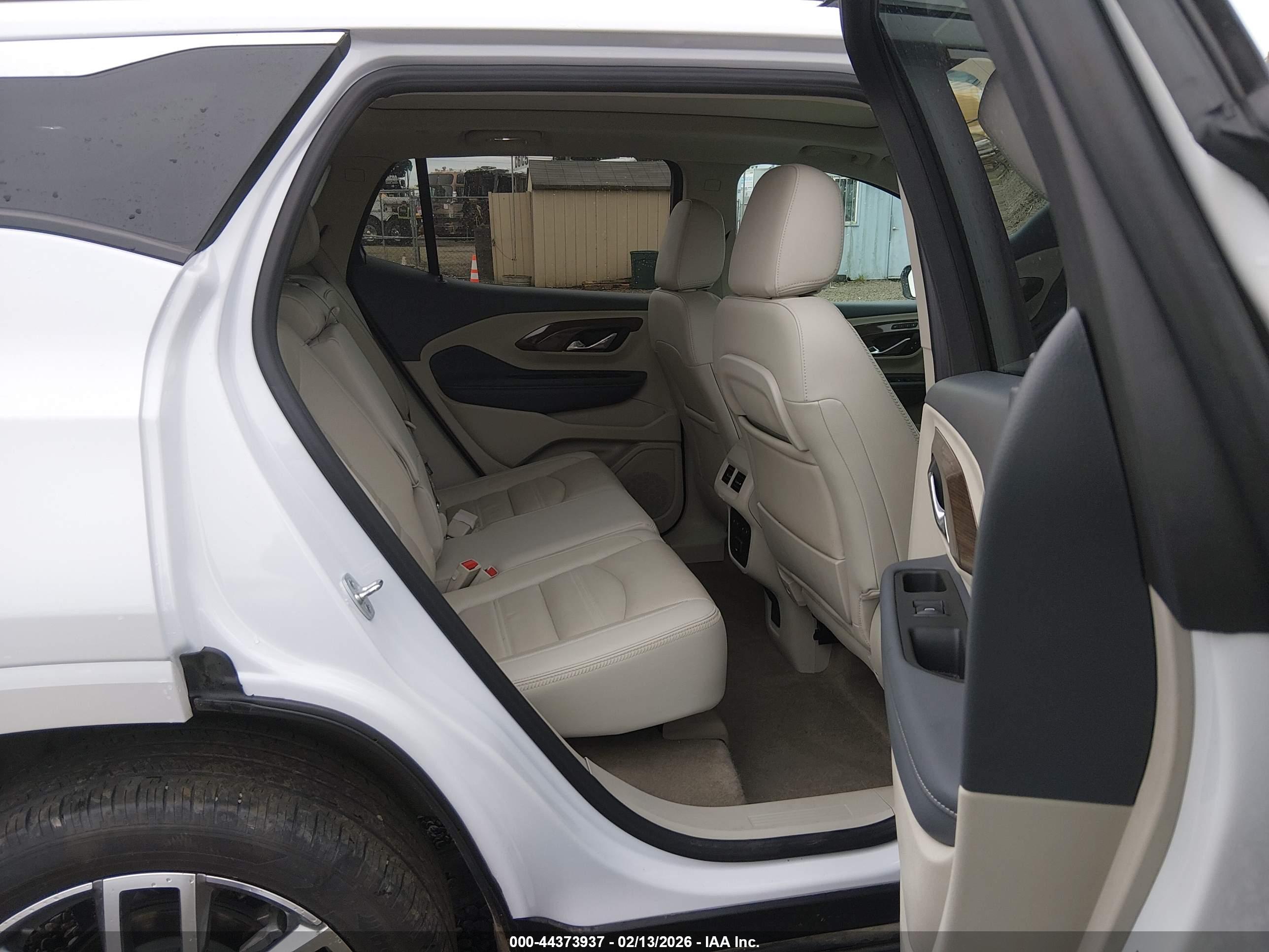 GMC TERRAIN image 8