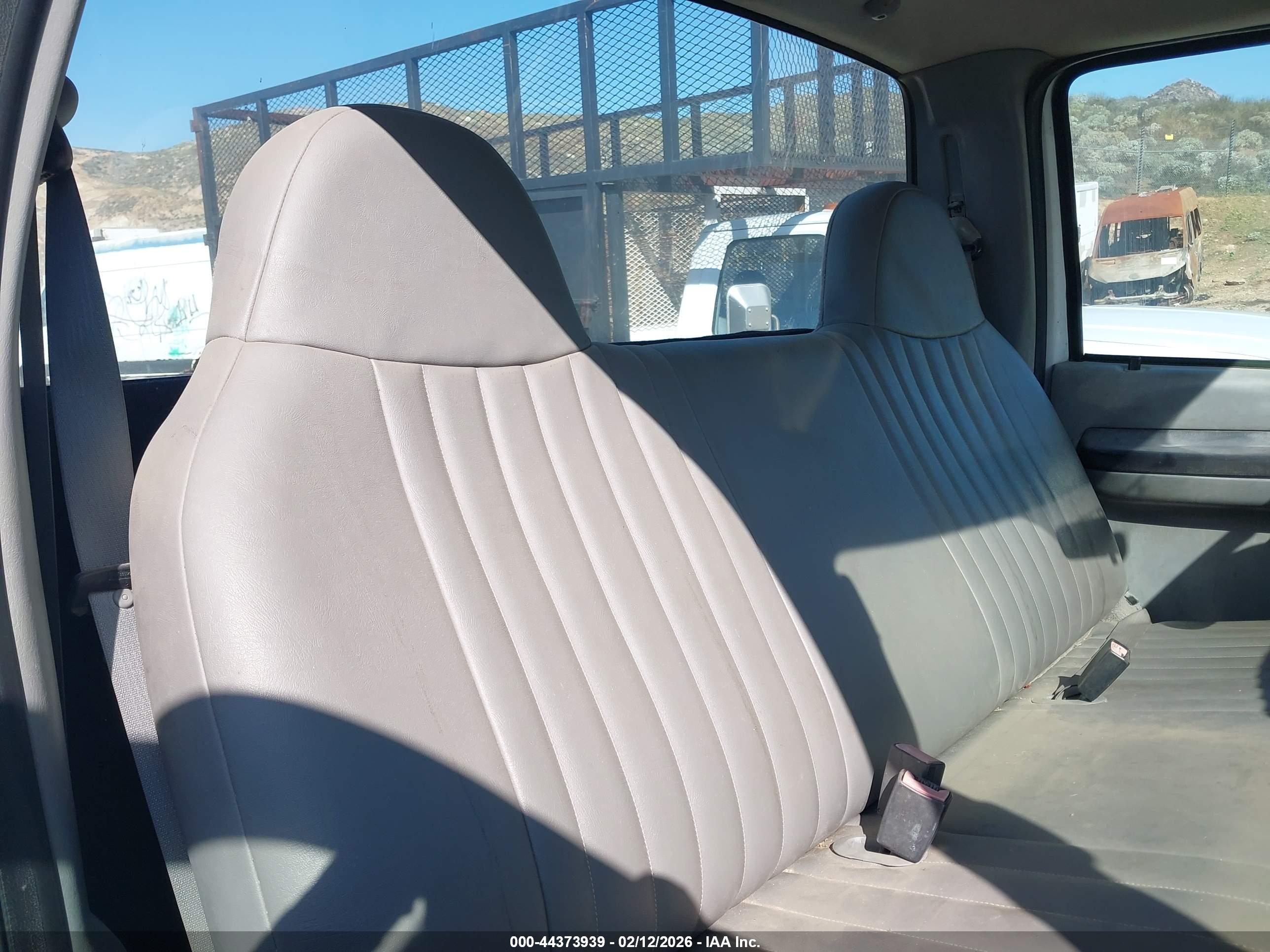 FORD F-550 image 7