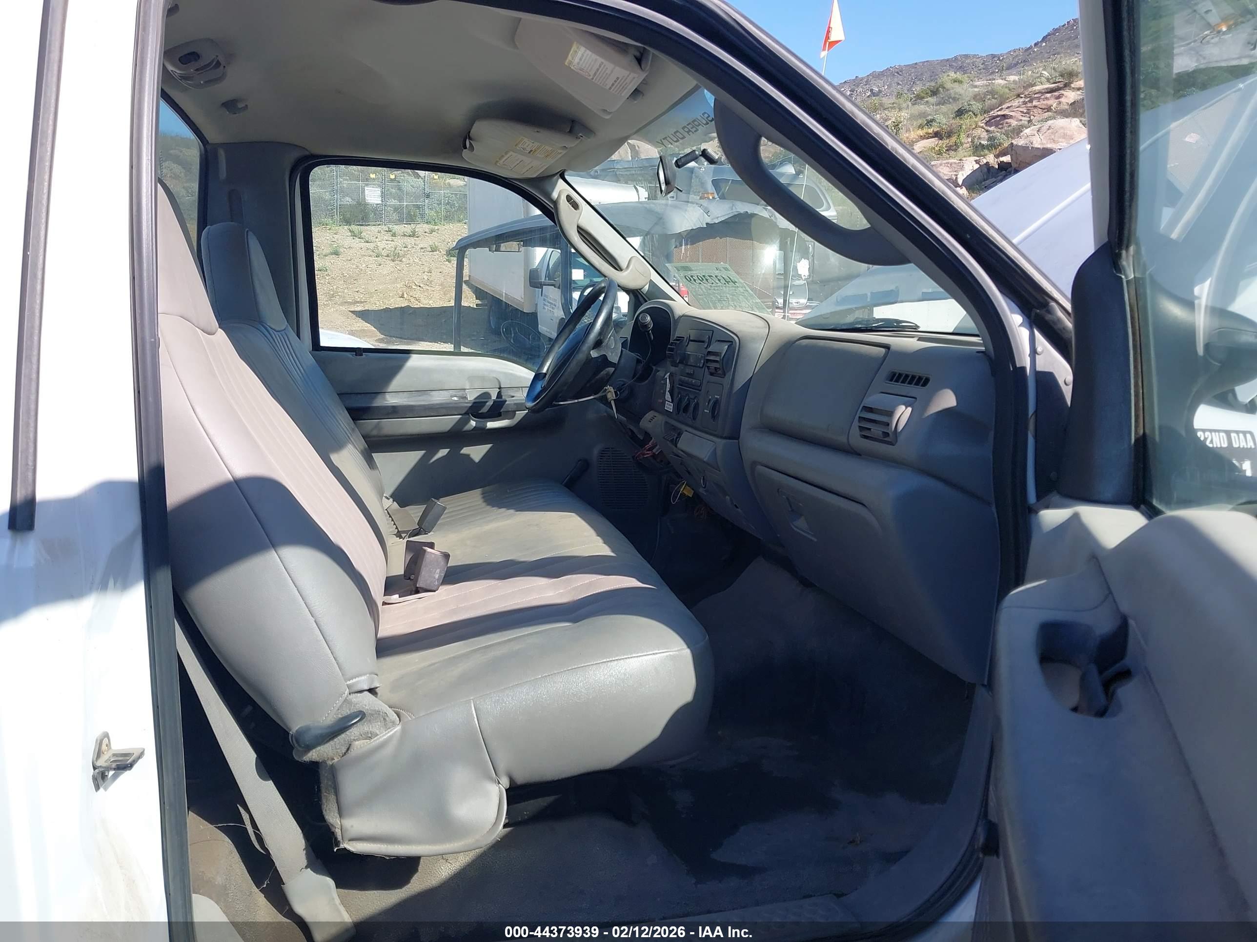 FORD F-550 image 8