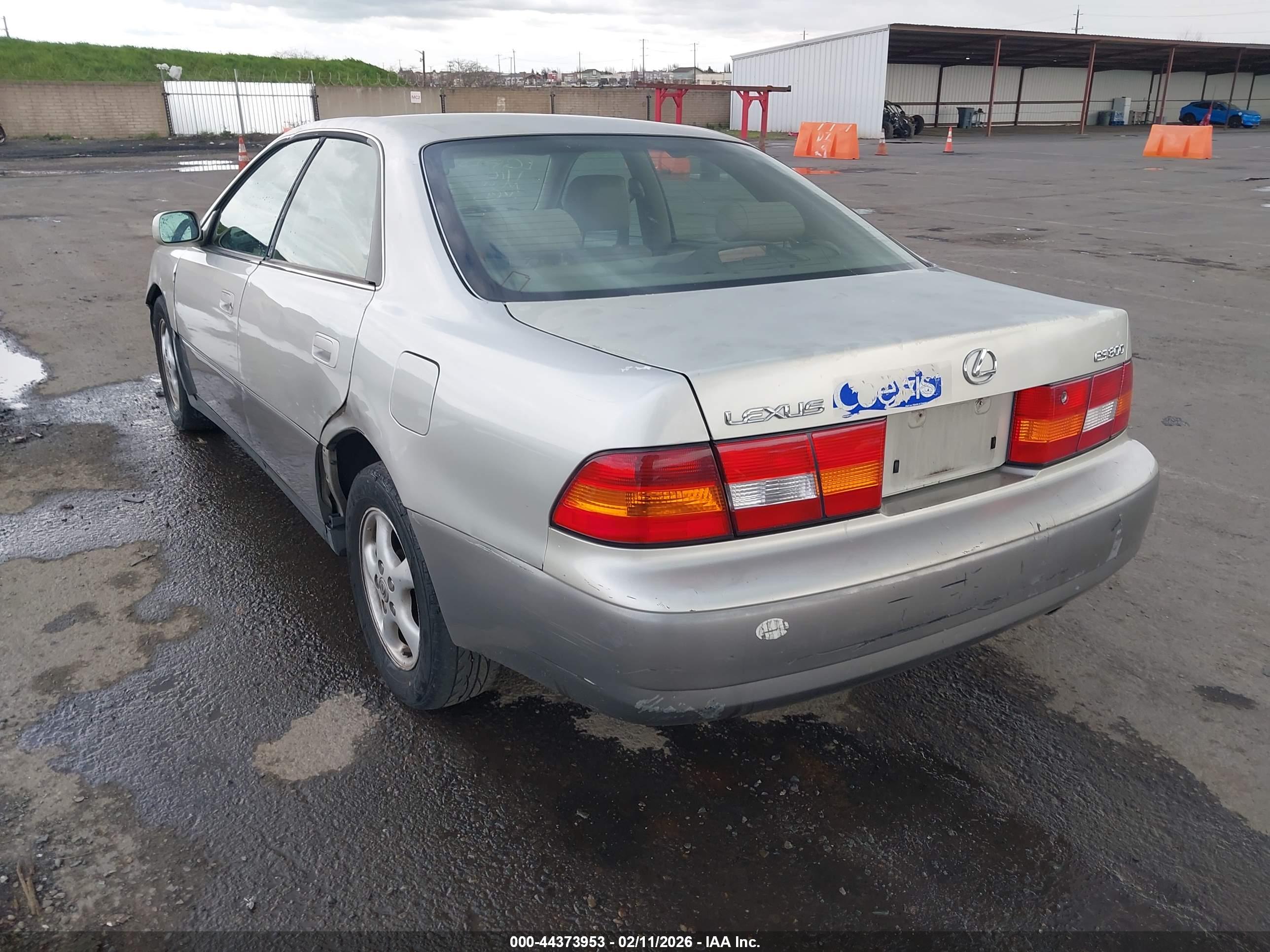 LEXUS ES image 3