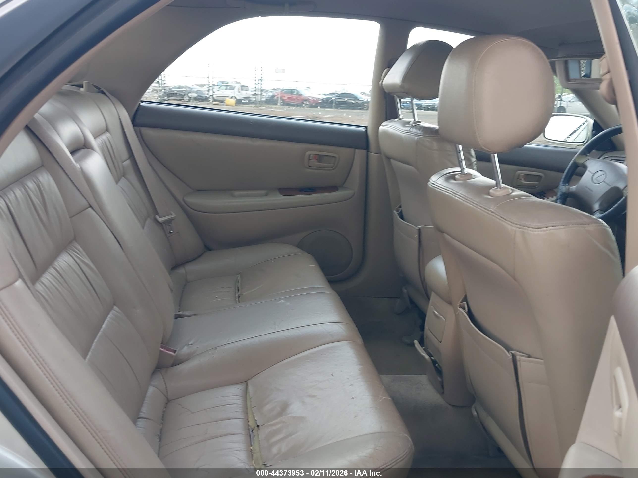 LEXUS ES image 8