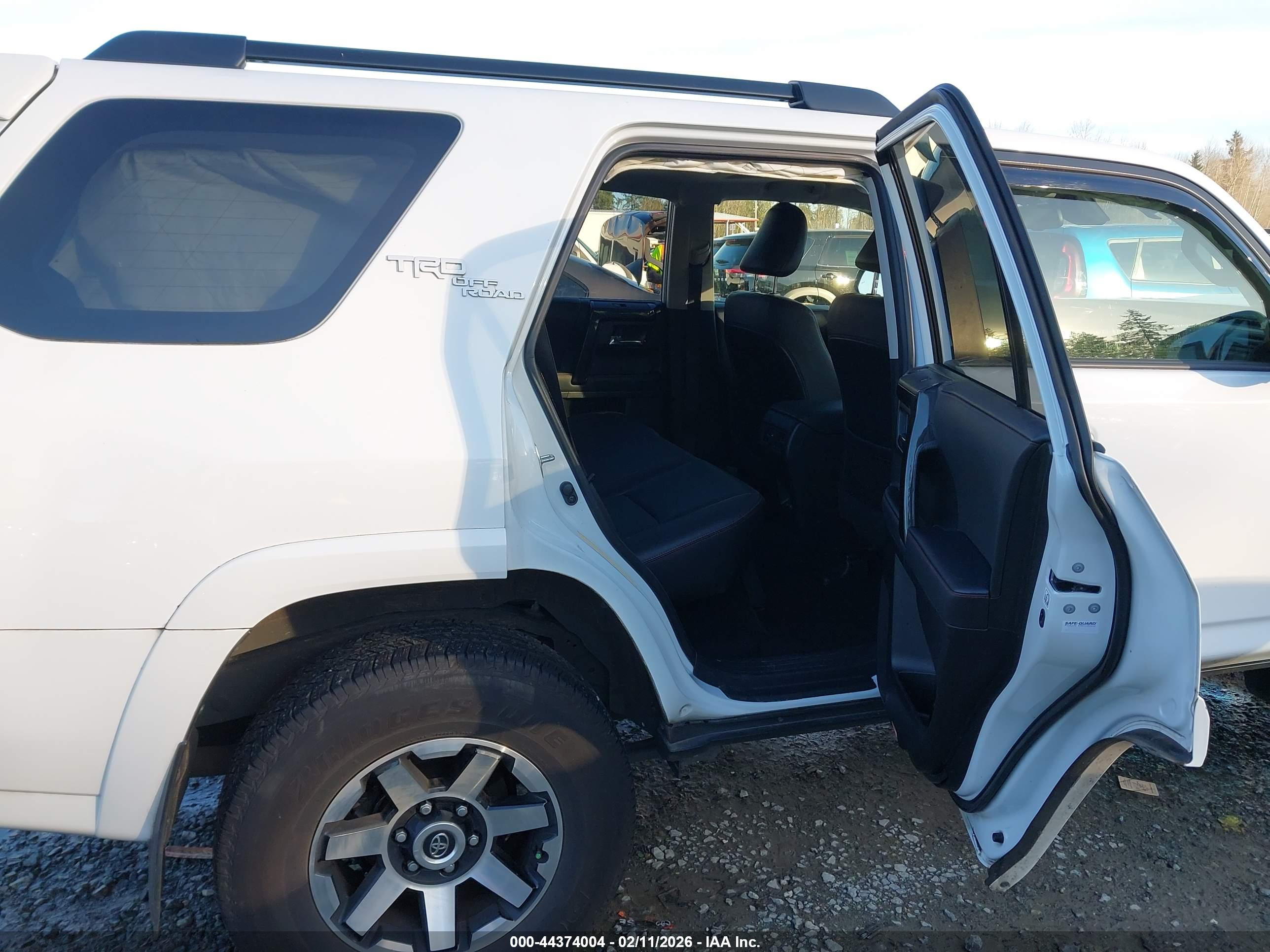 TOYOTA 4RUNNER image 8