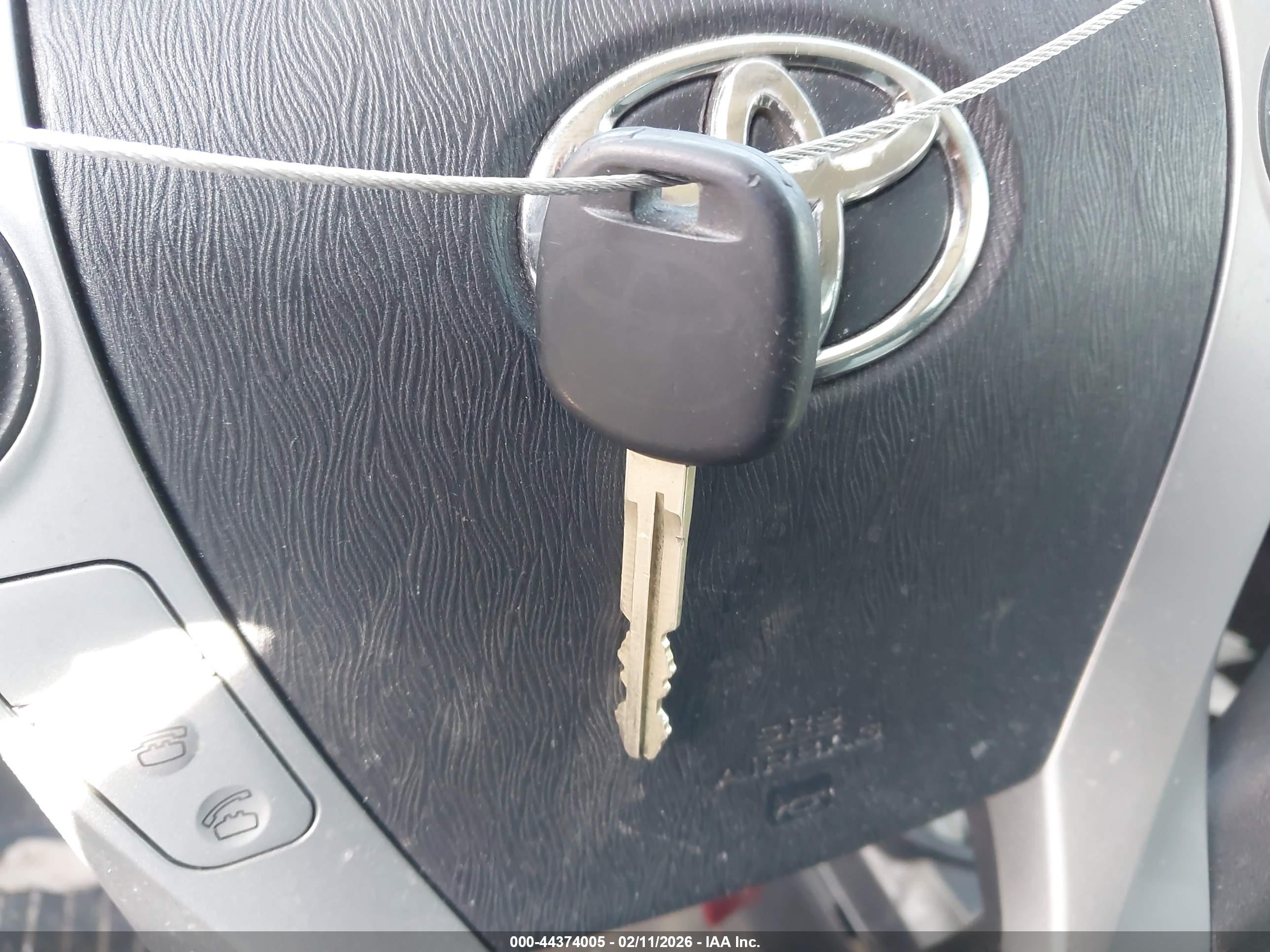 TOYOTA PRIUS image 11