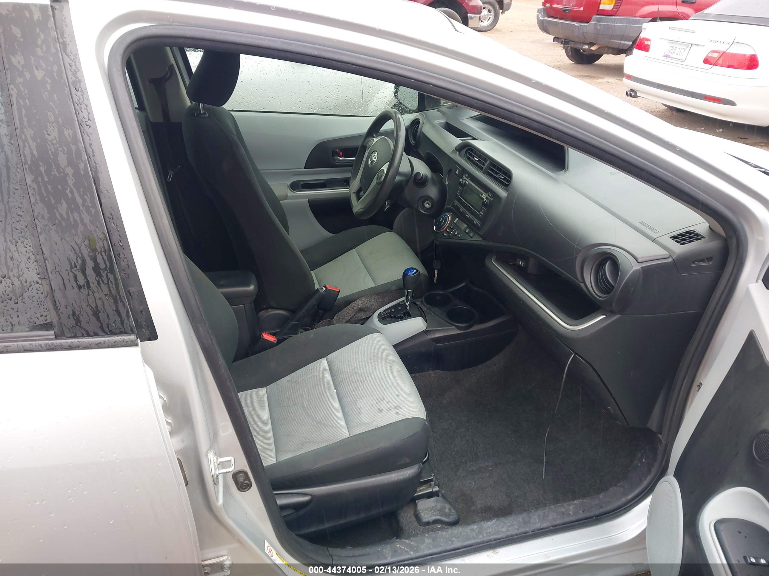 TOYOTA PRIUS image 5
