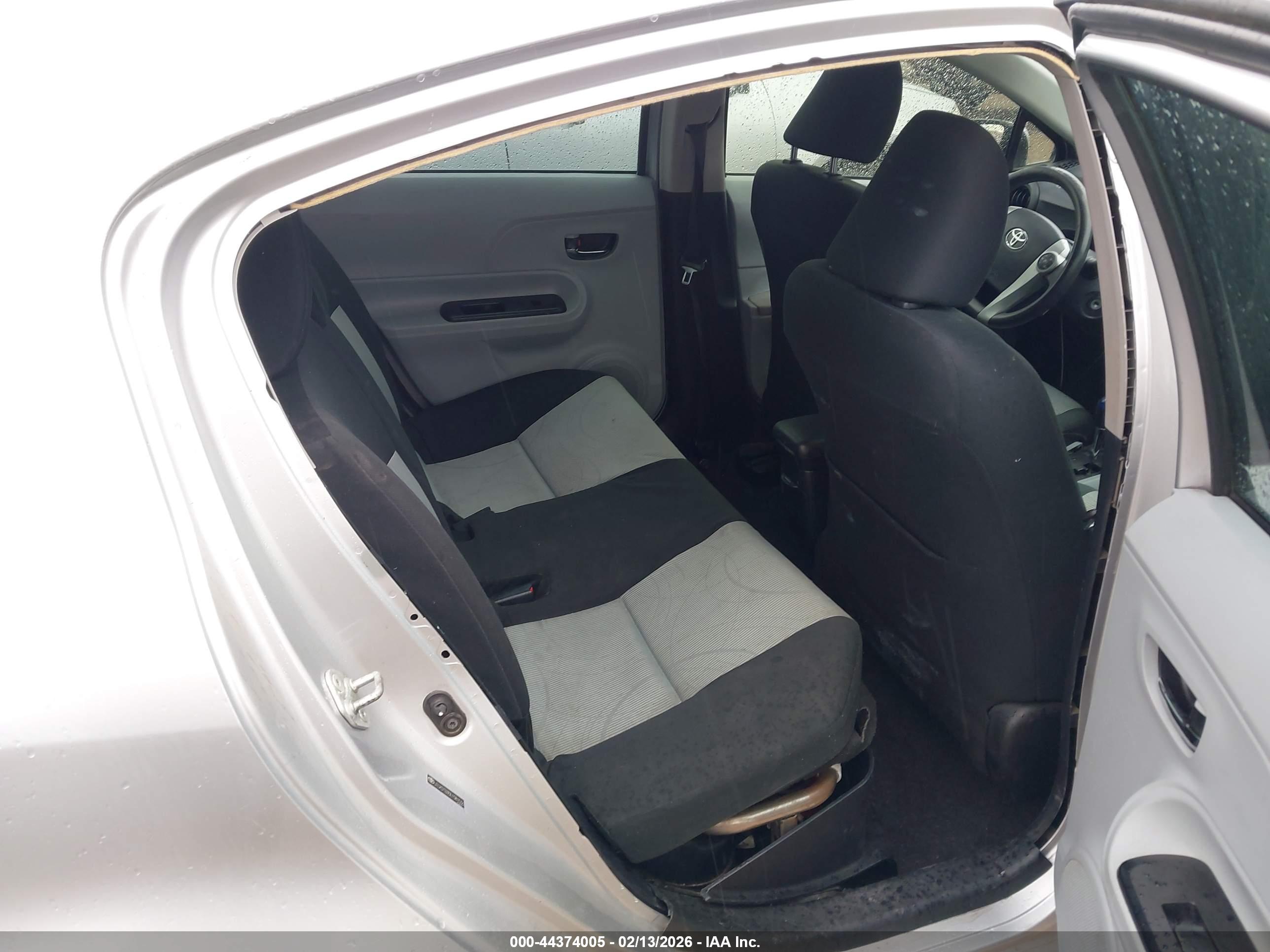 TOYOTA PRIUS image 8