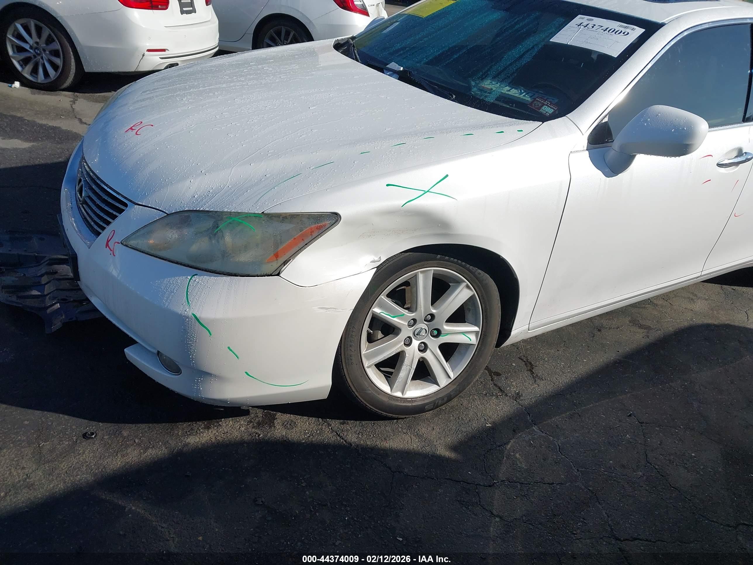 LEXUS ES image 6