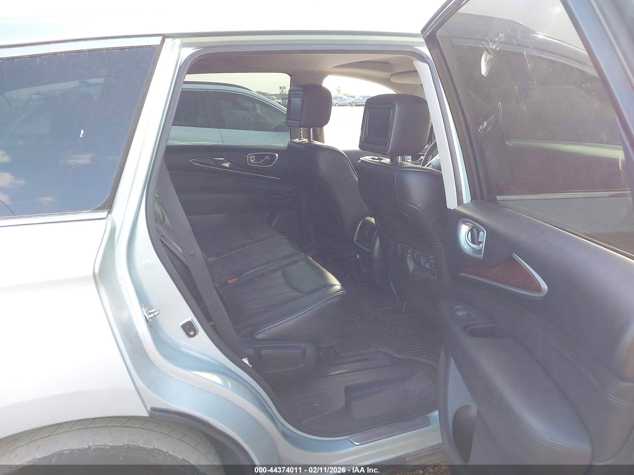 INFINITI JX35 image 8