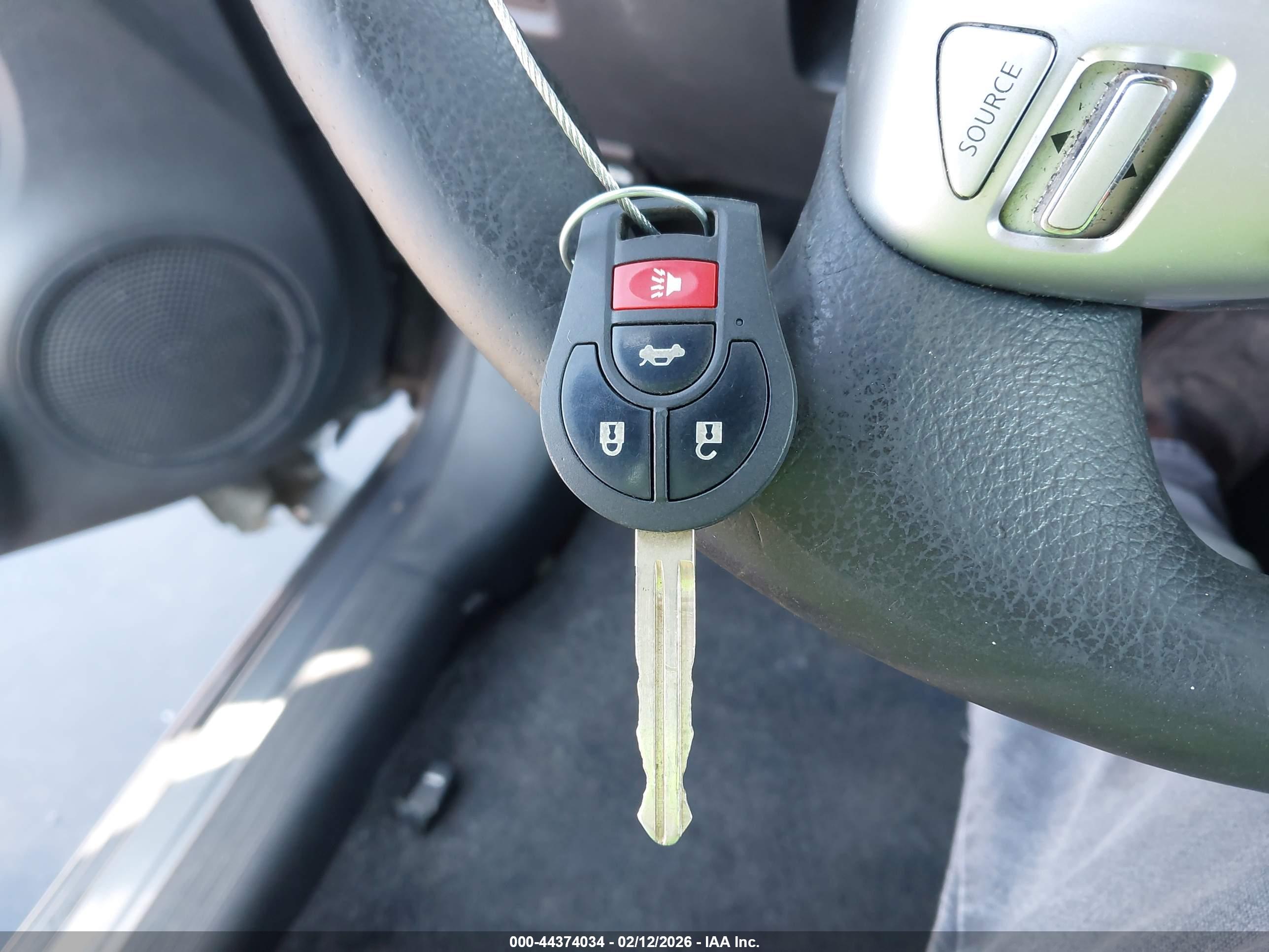 NISSAN VERSA image 11
