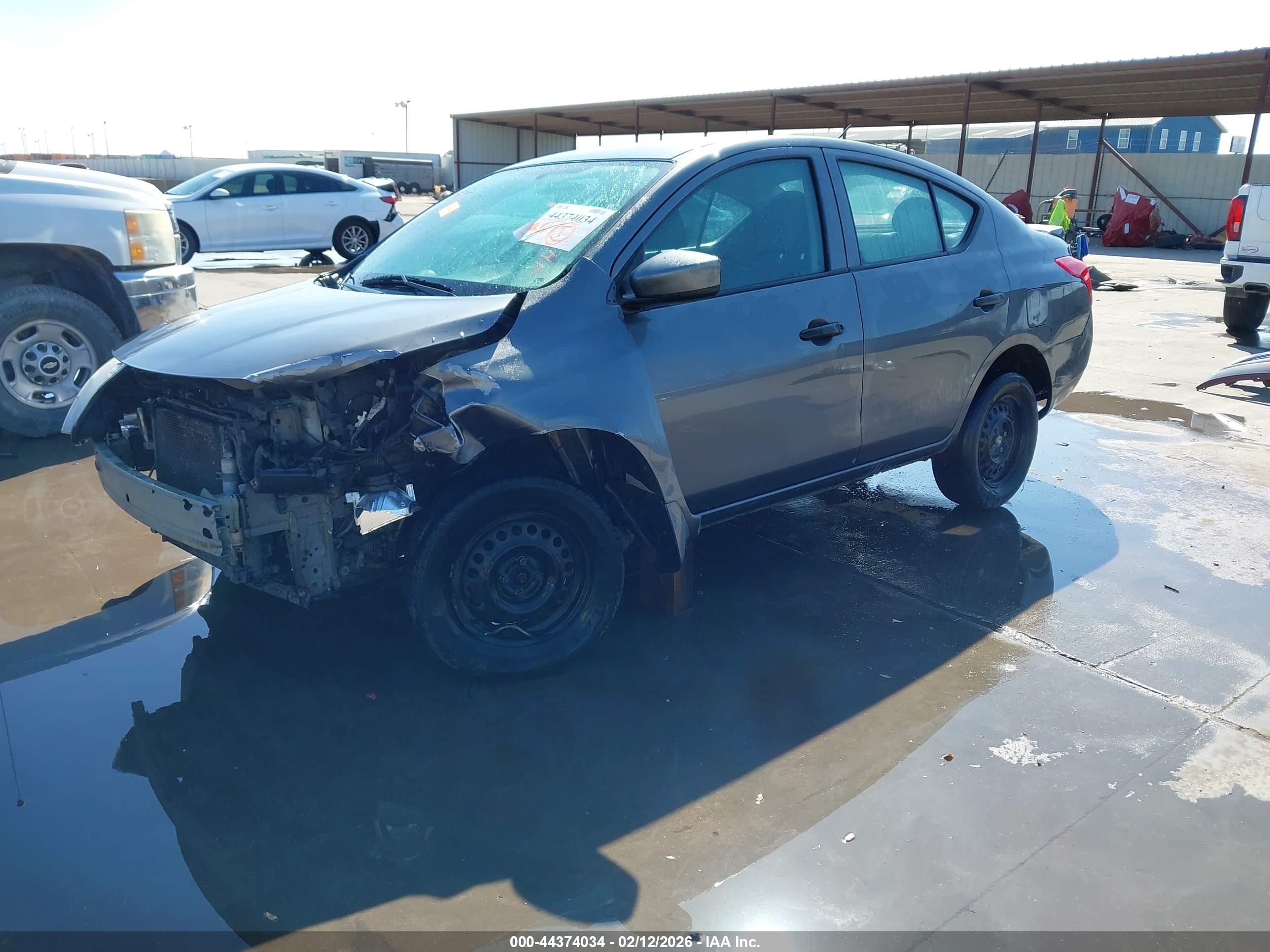 NISSAN VERSA image 2