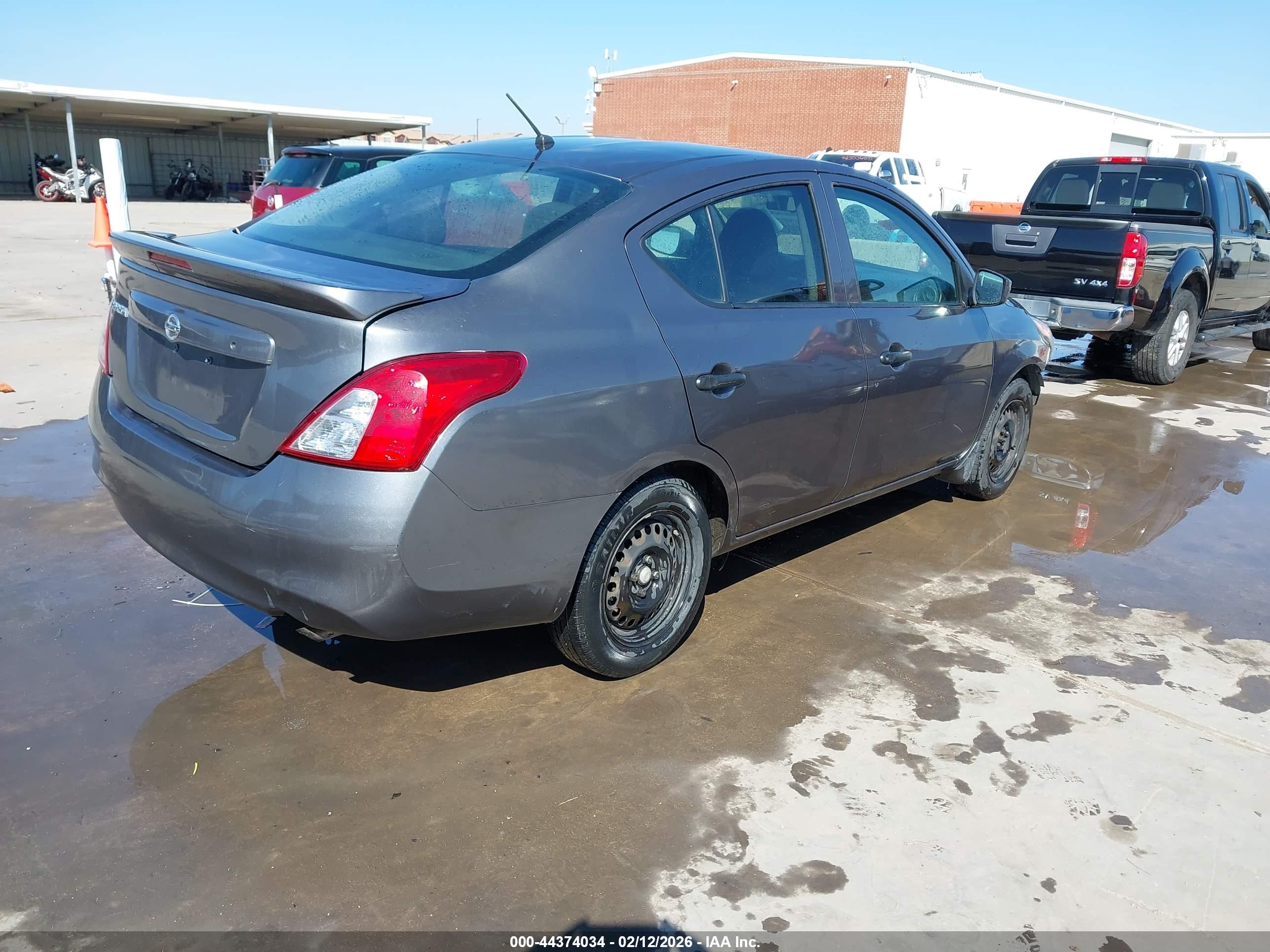 NISSAN VERSA image 4