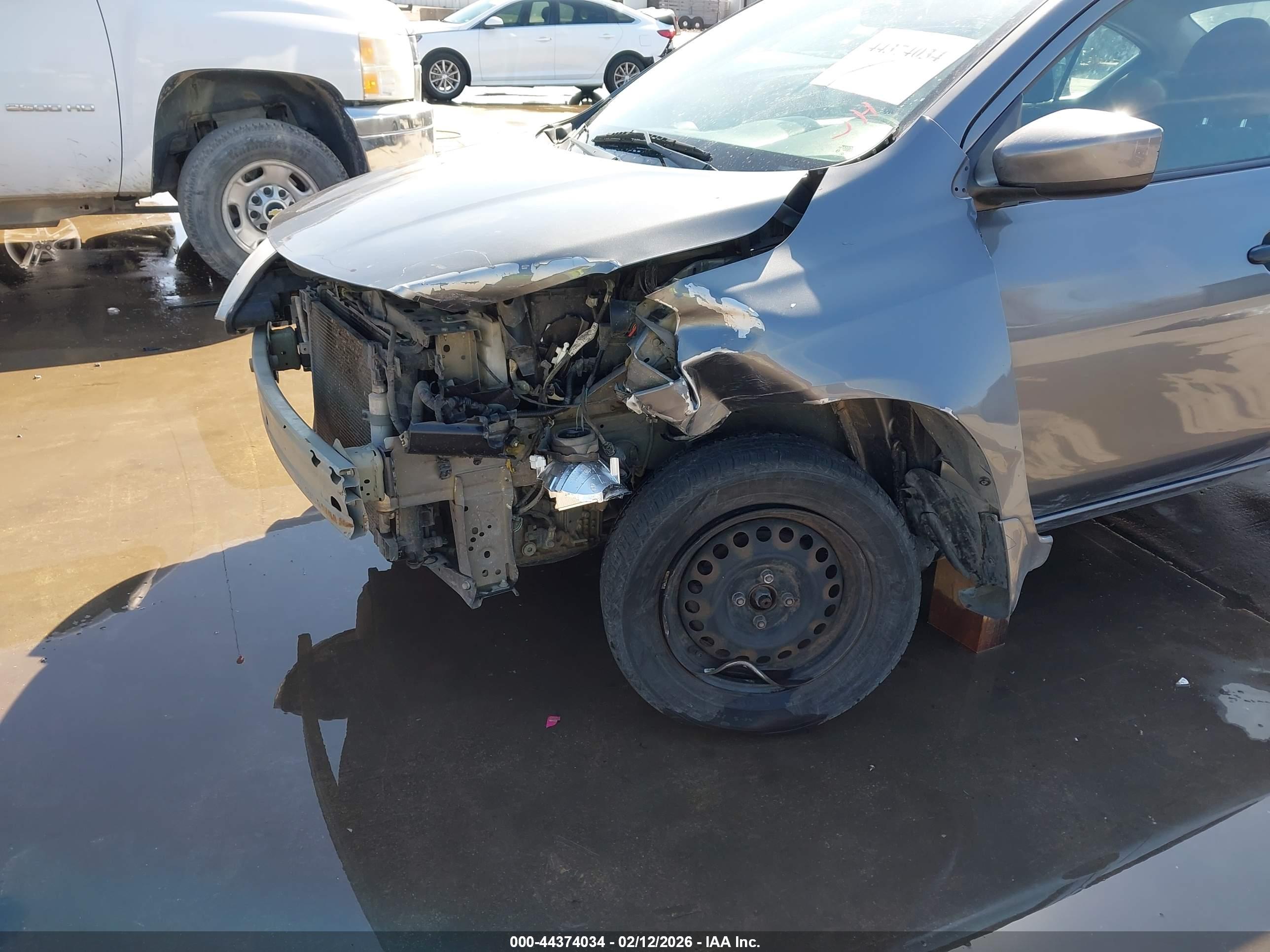 NISSAN VERSA image 6
