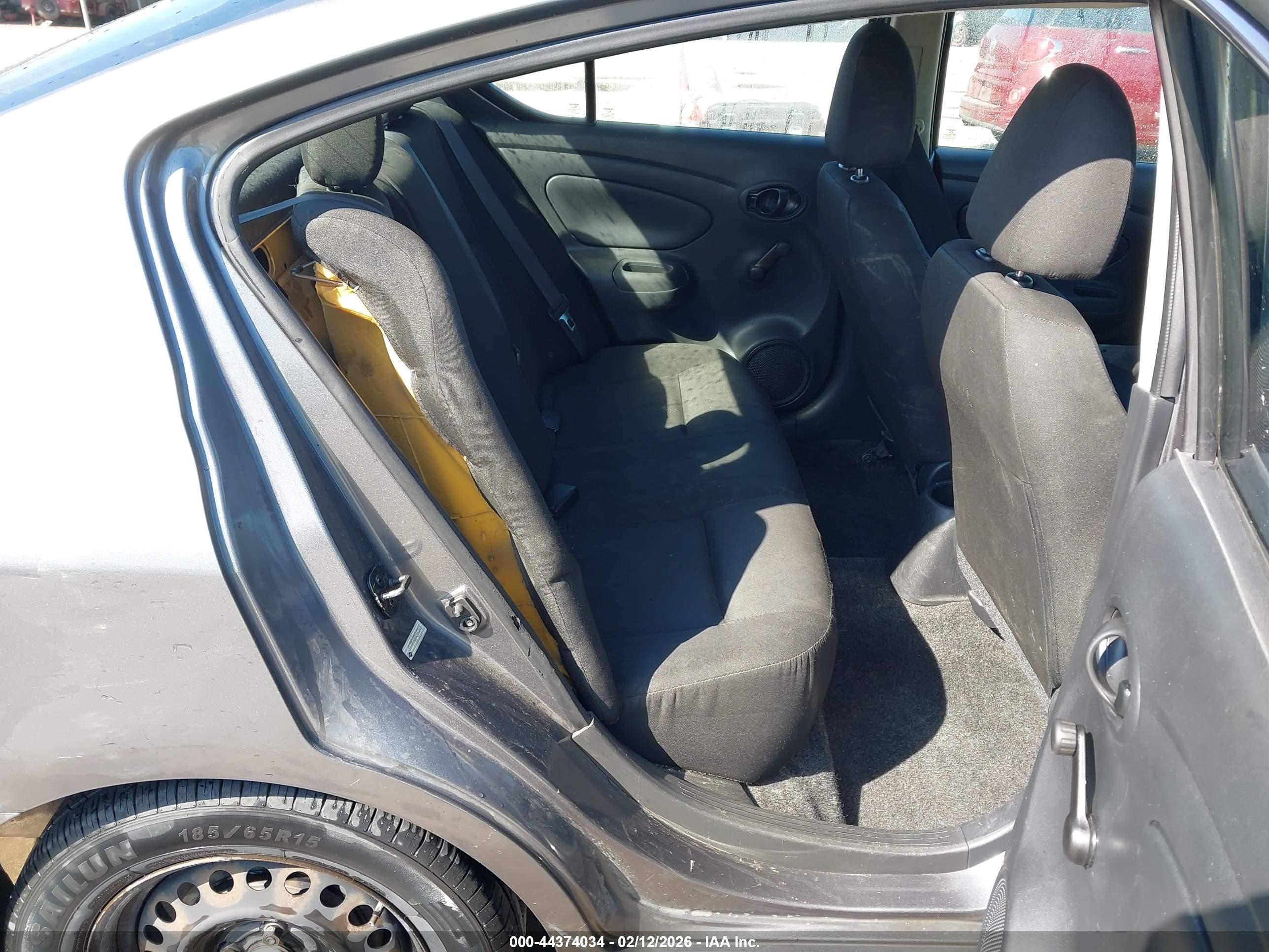 NISSAN VERSA image 8