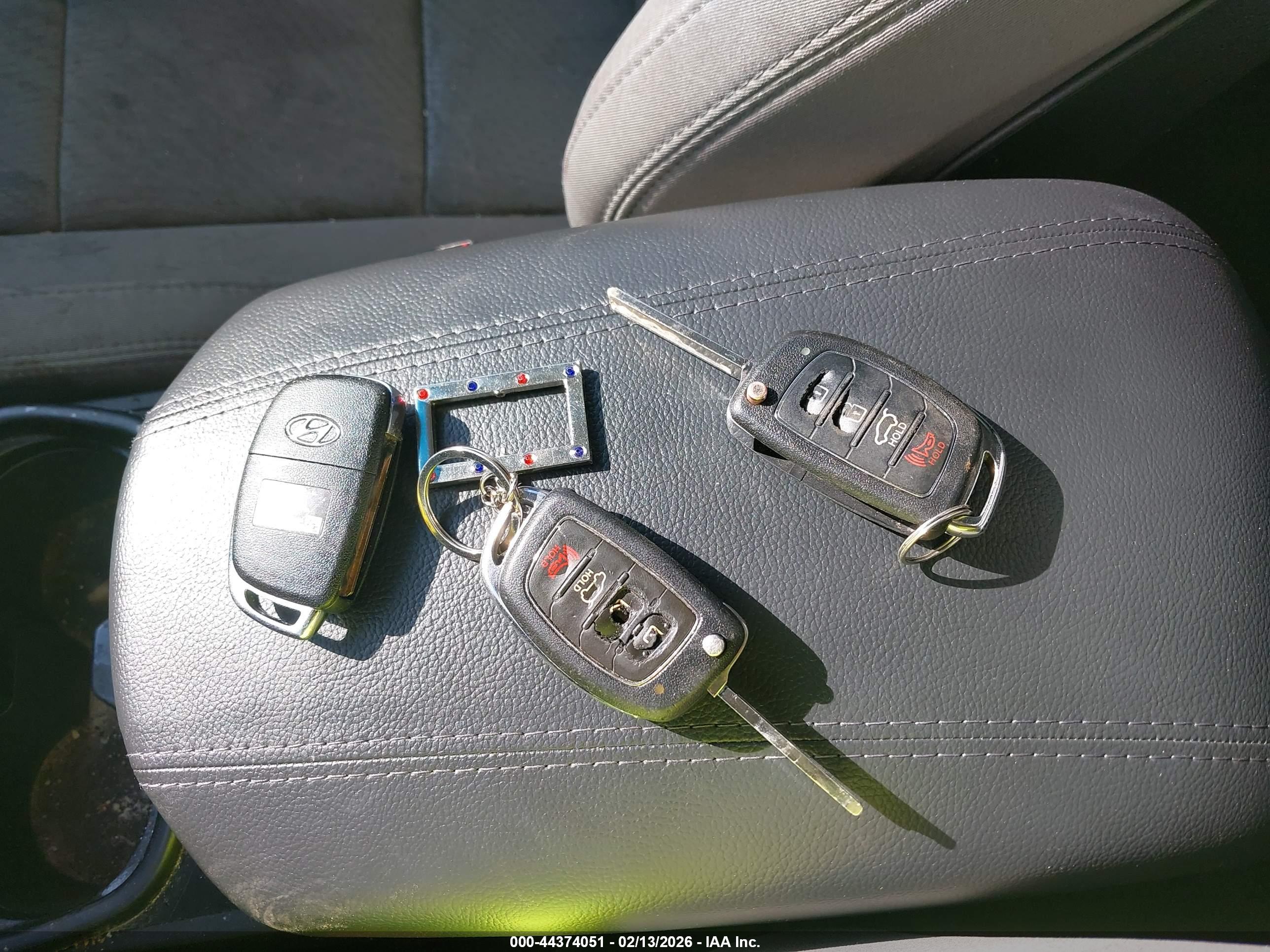 HYUNDAI SANTA image 11