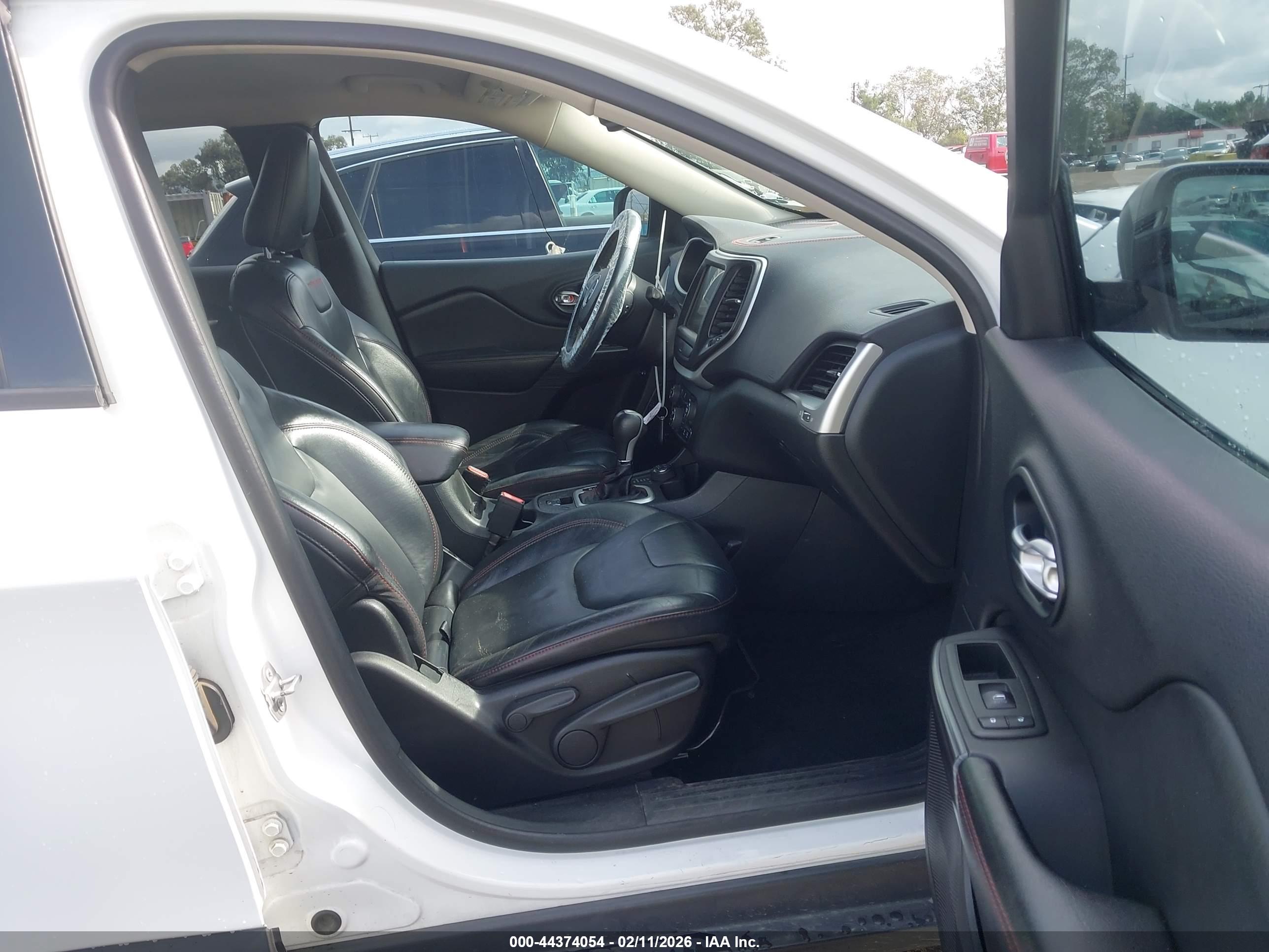 JEEP CHEROKEE image 5
