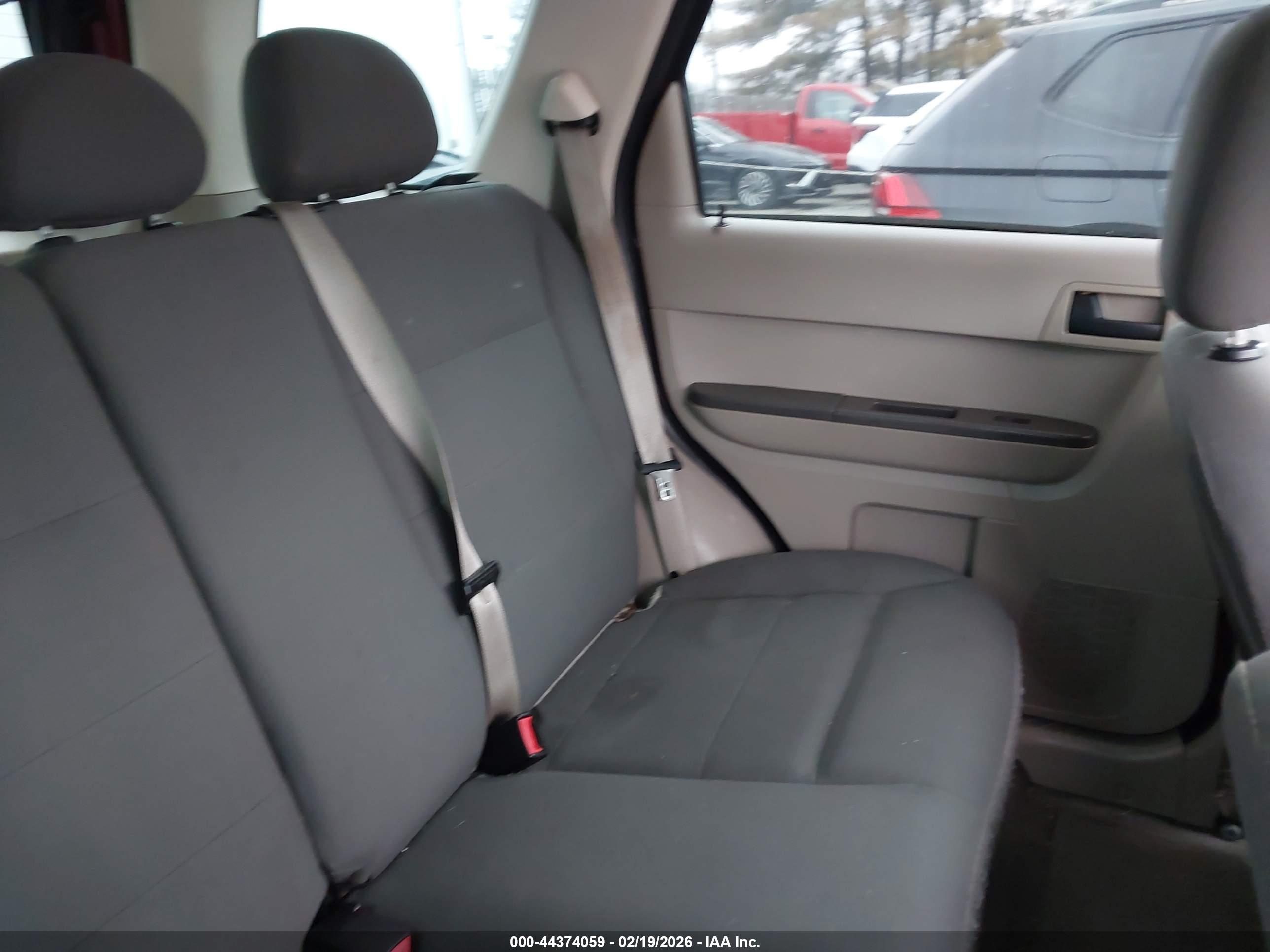 FORD ESCAPE image 8