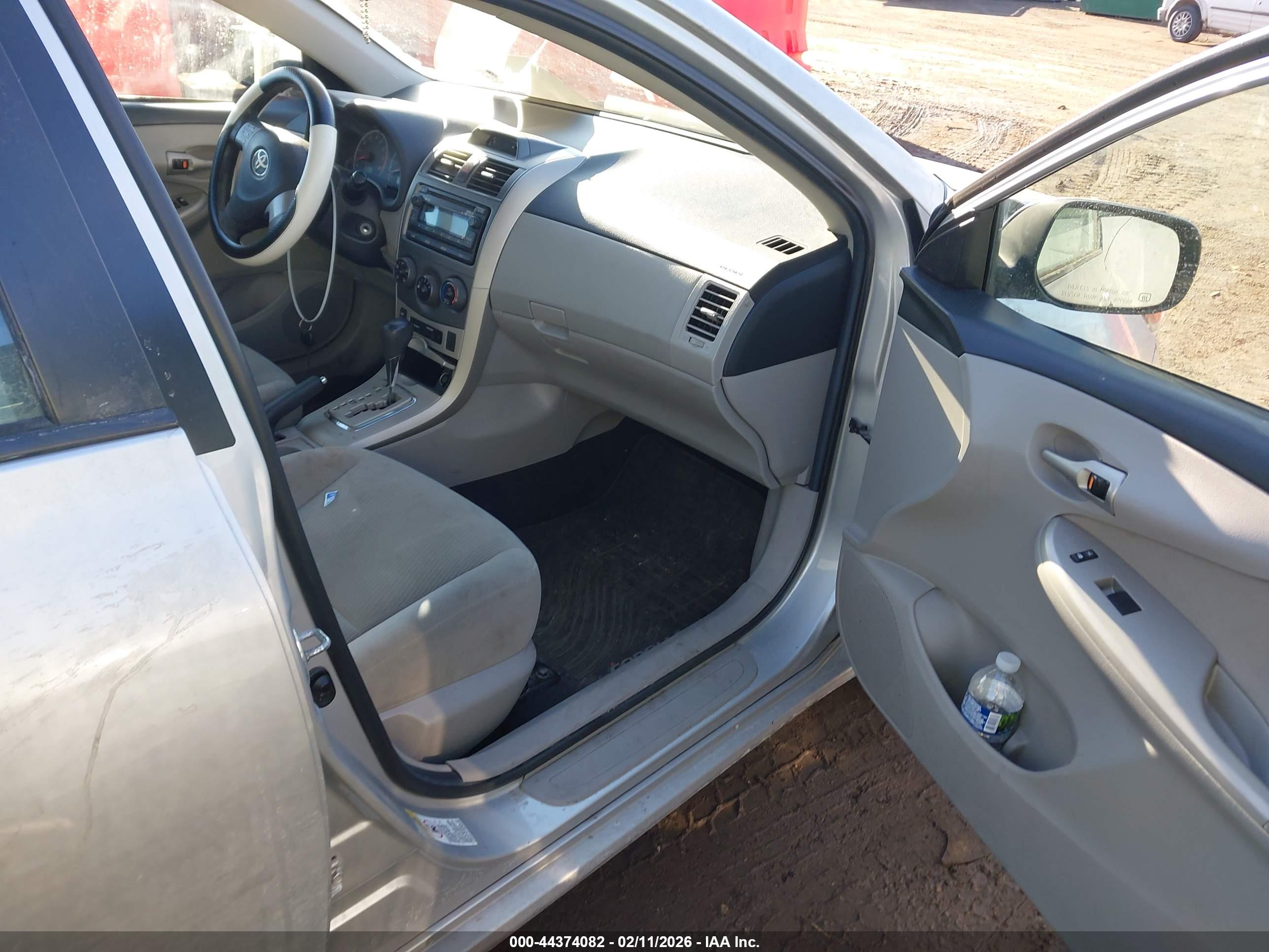 TOYOTA COROLLA image 5
