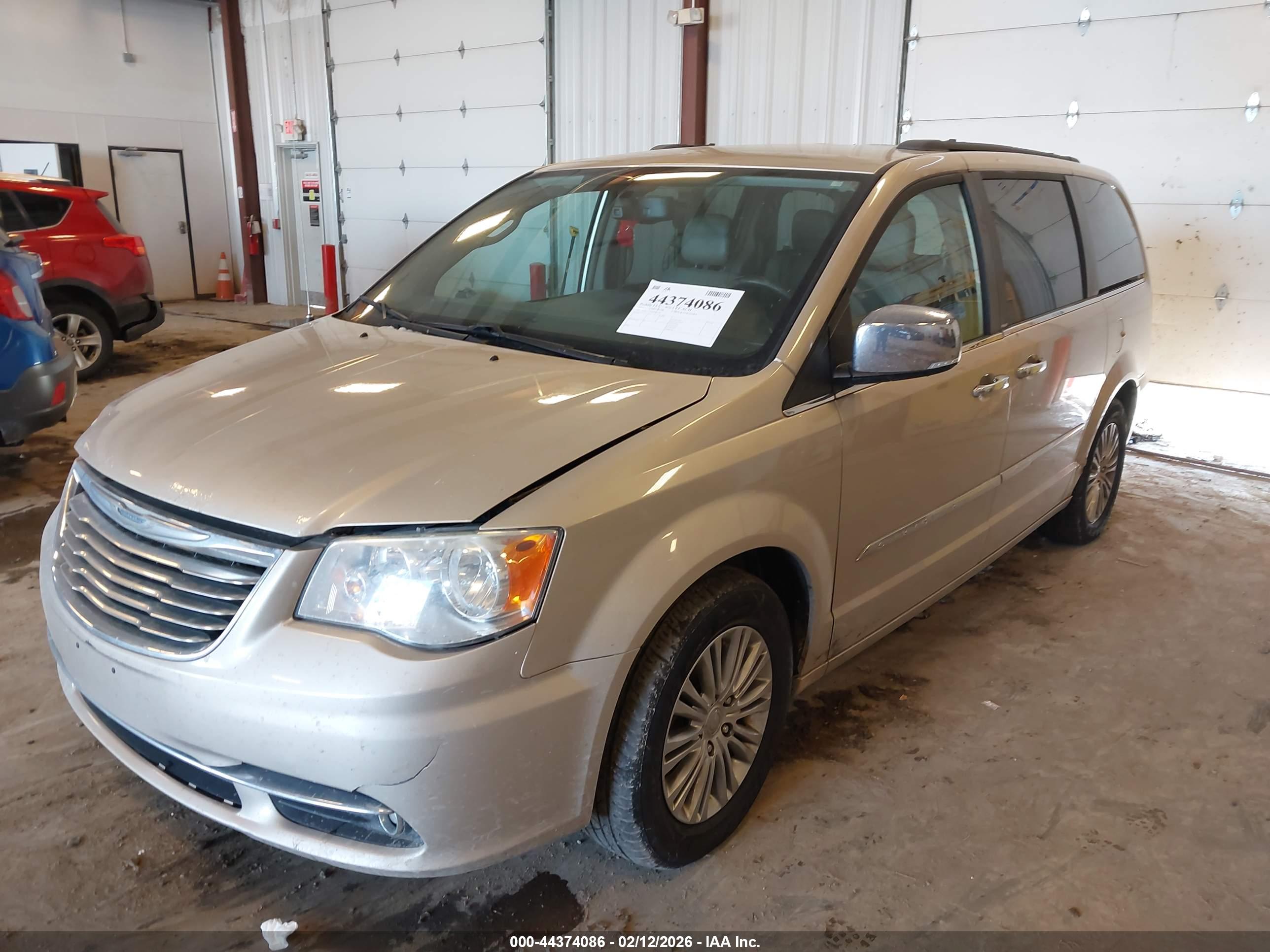 CHRYSLER TOWN image 2