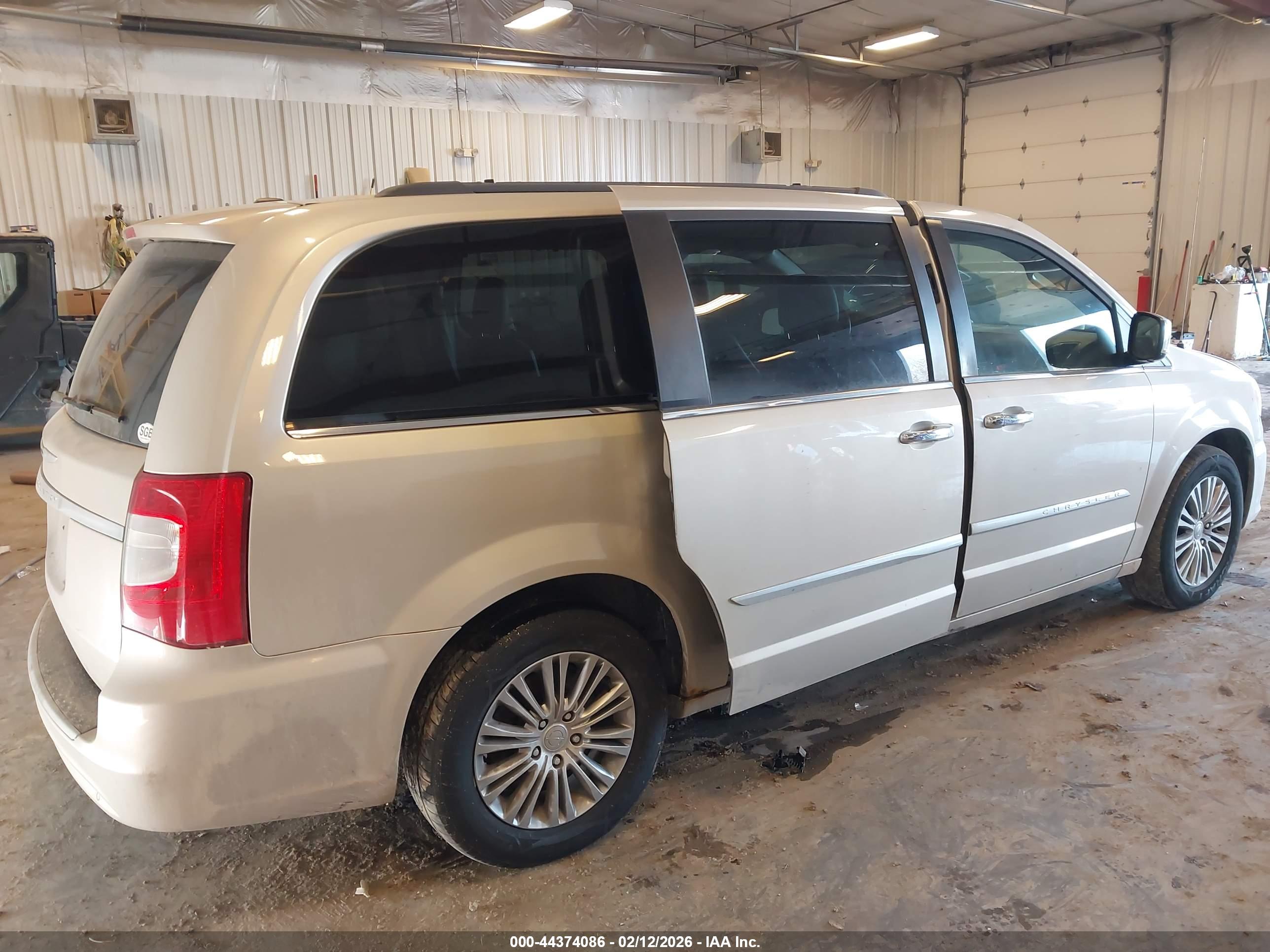 CHRYSLER TOWN image 4
