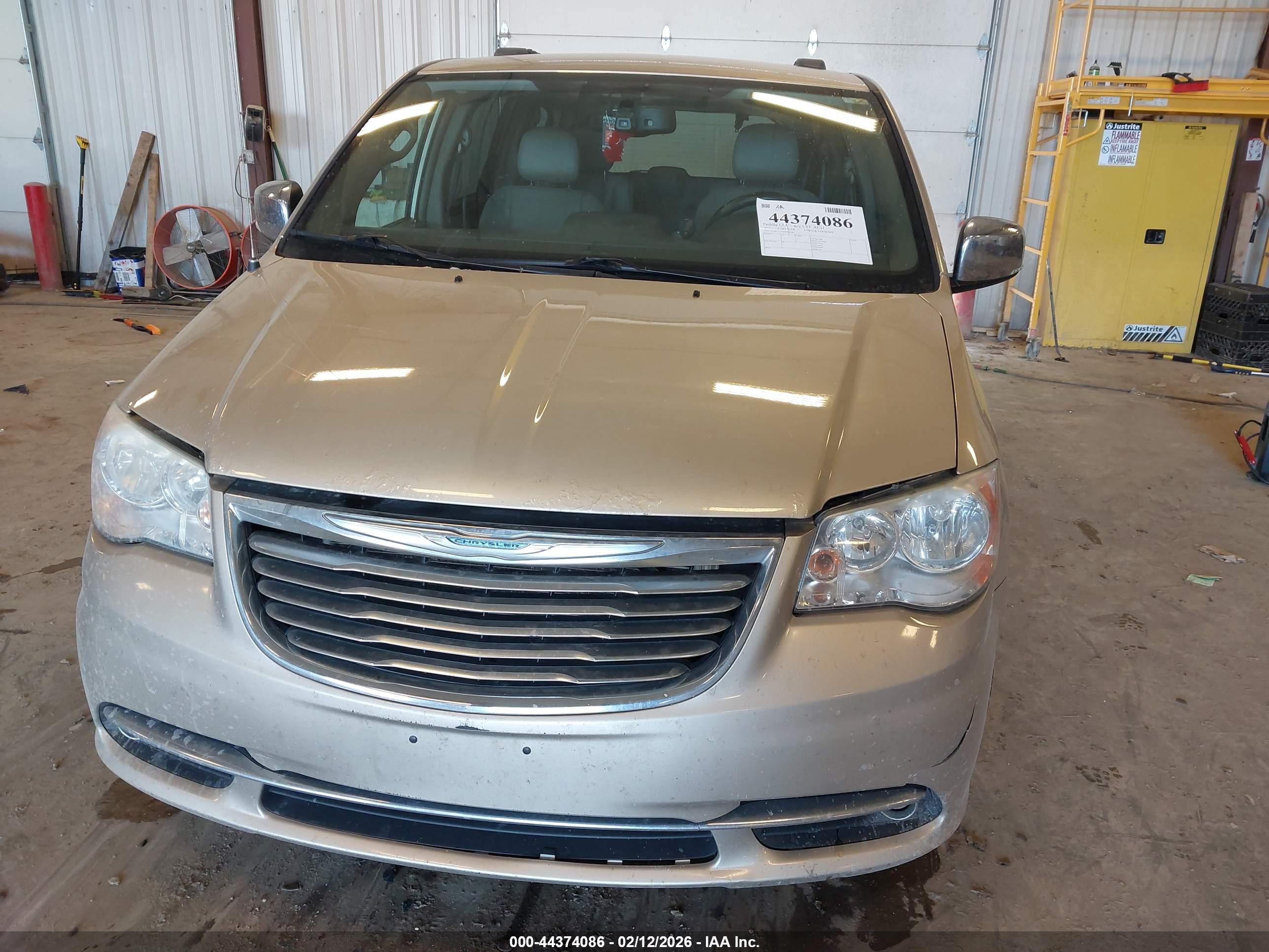 CHRYSLER TOWN image 6