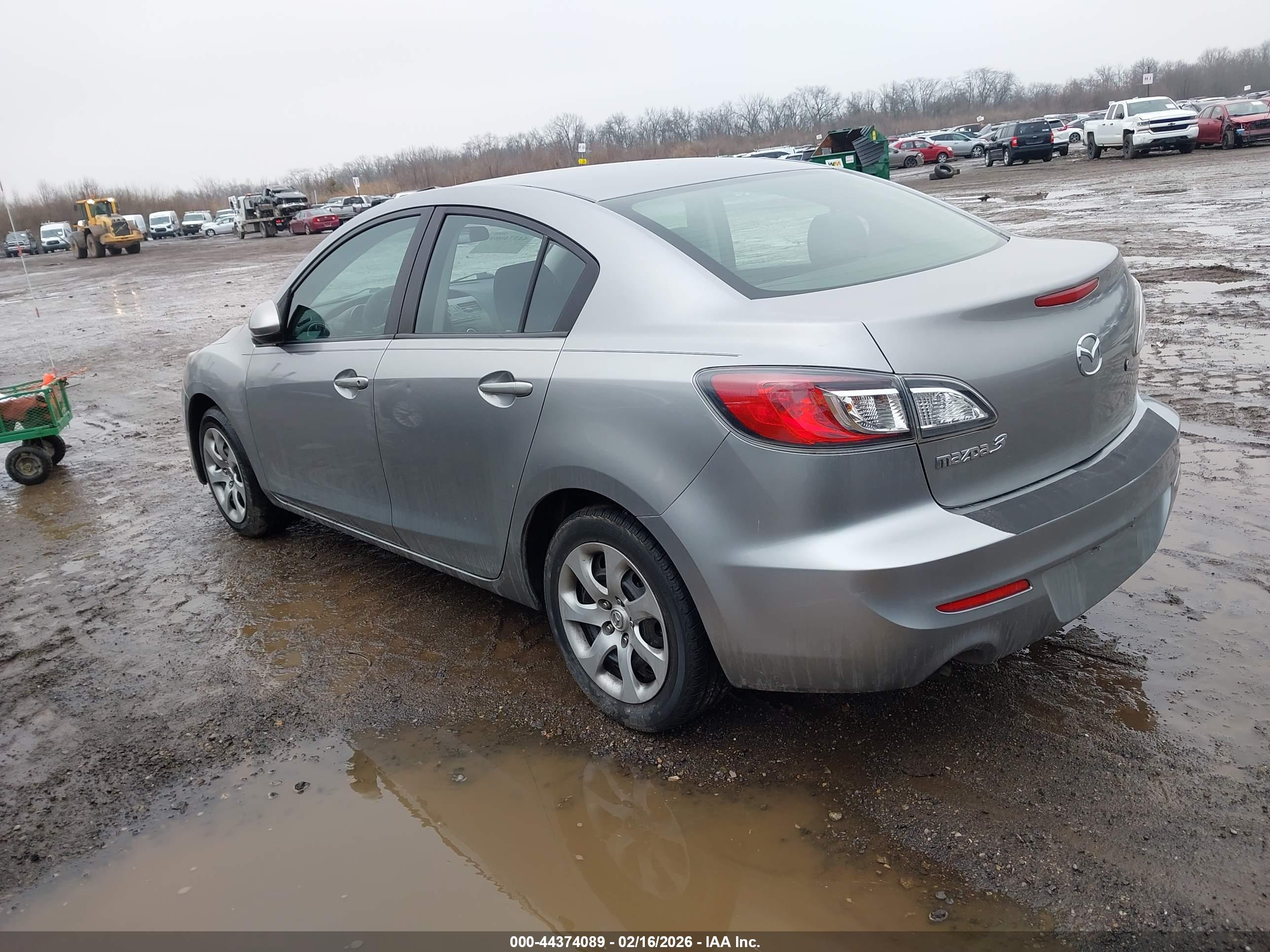 MAZDA MAZDA3 image 3