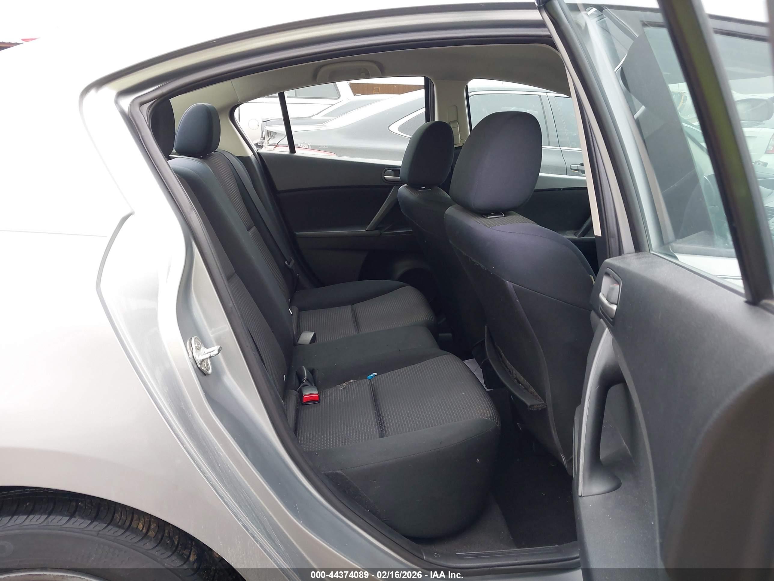 MAZDA MAZDA3 image 8