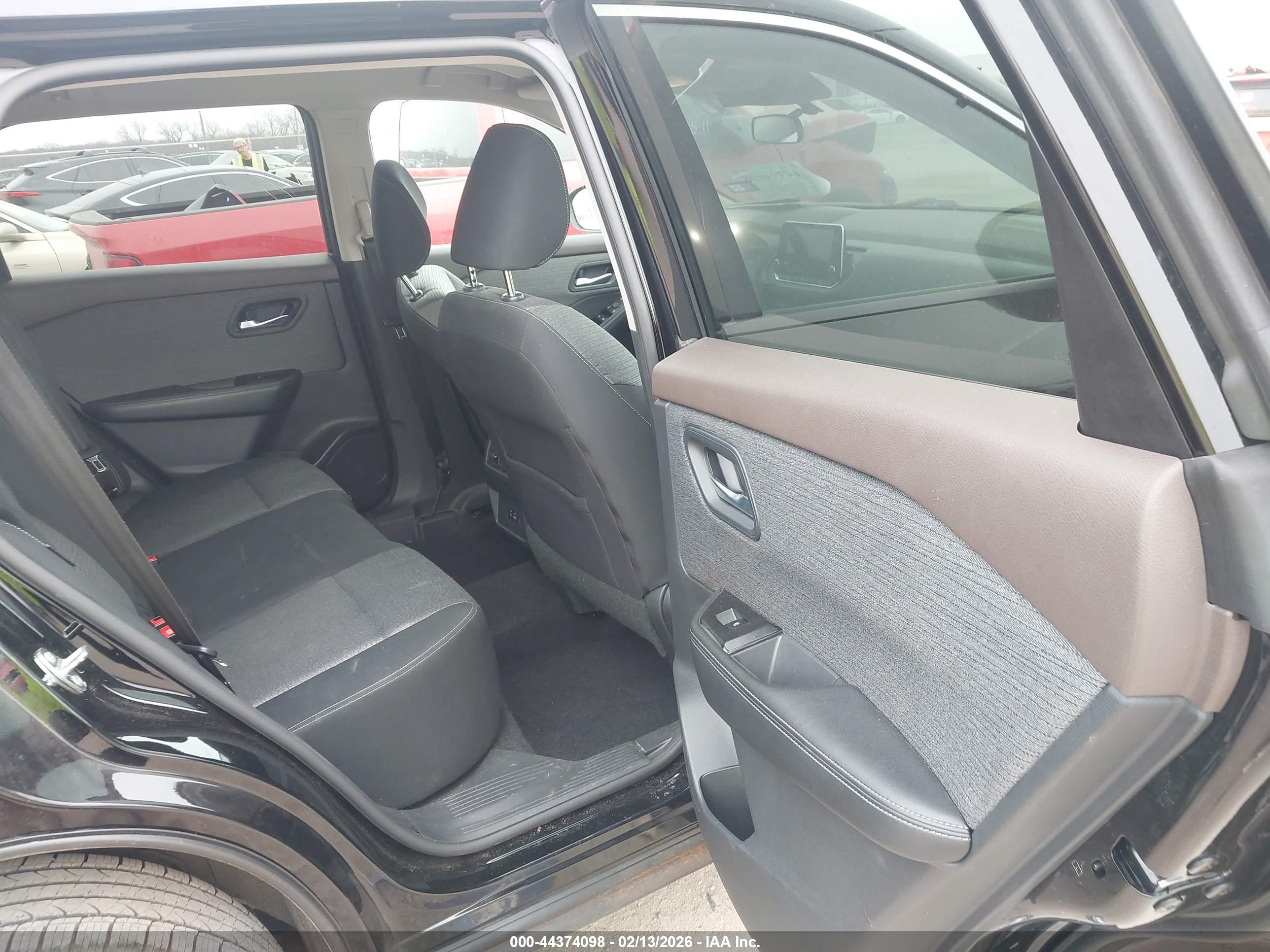 NISSAN ROGUE image 8