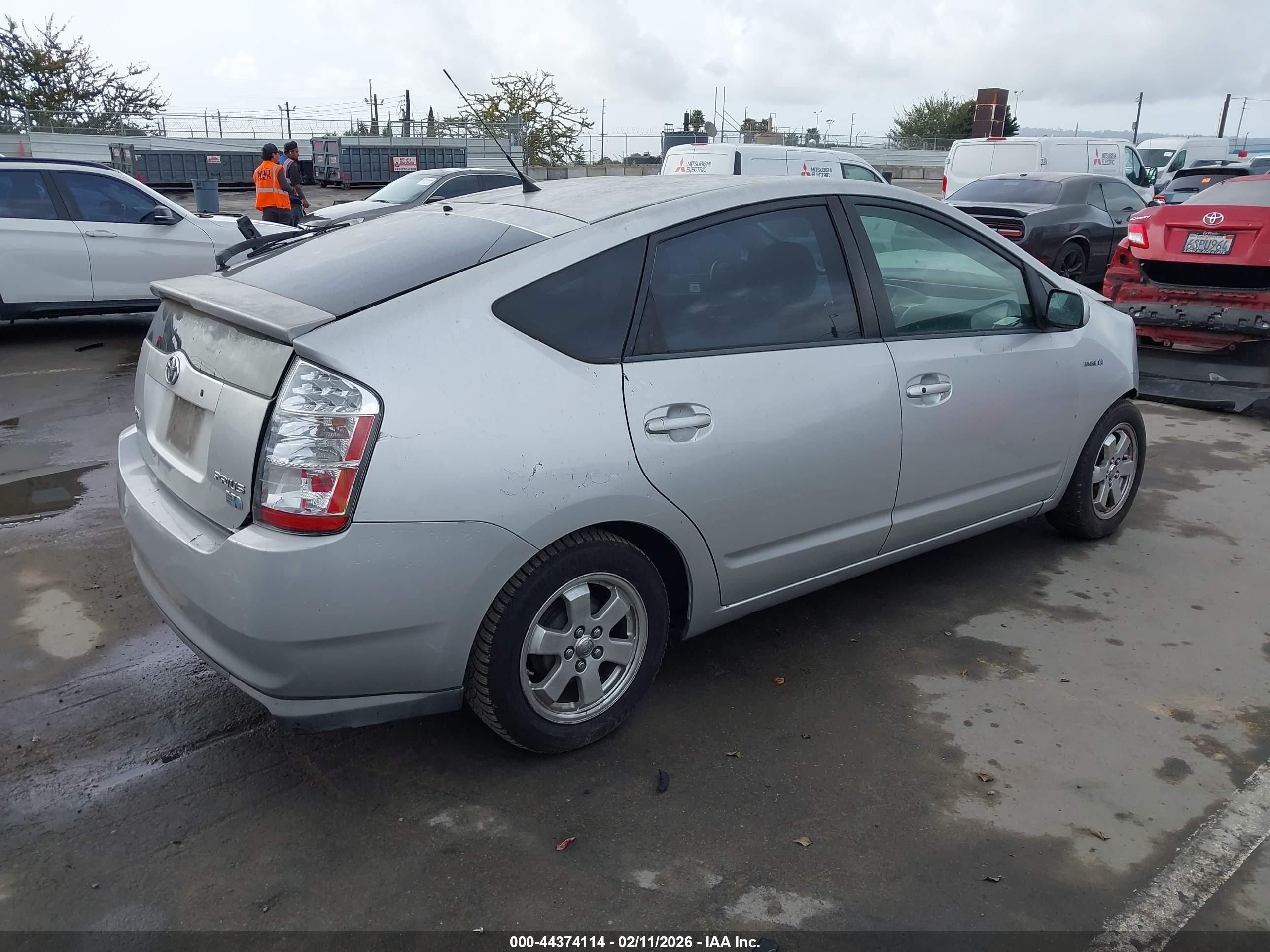 TOYOTA PRIUS image 4