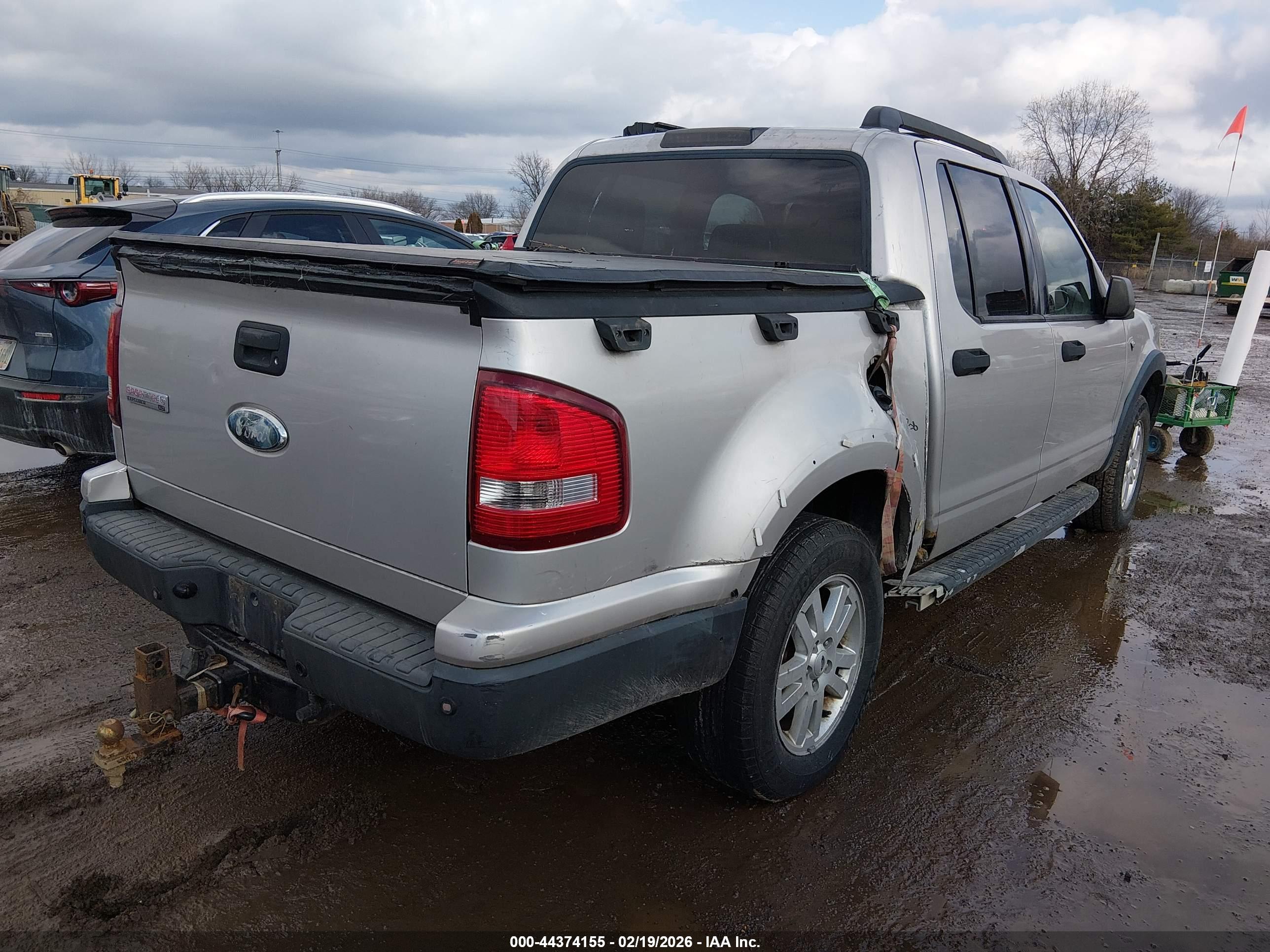 FORD EXPLORER image 4