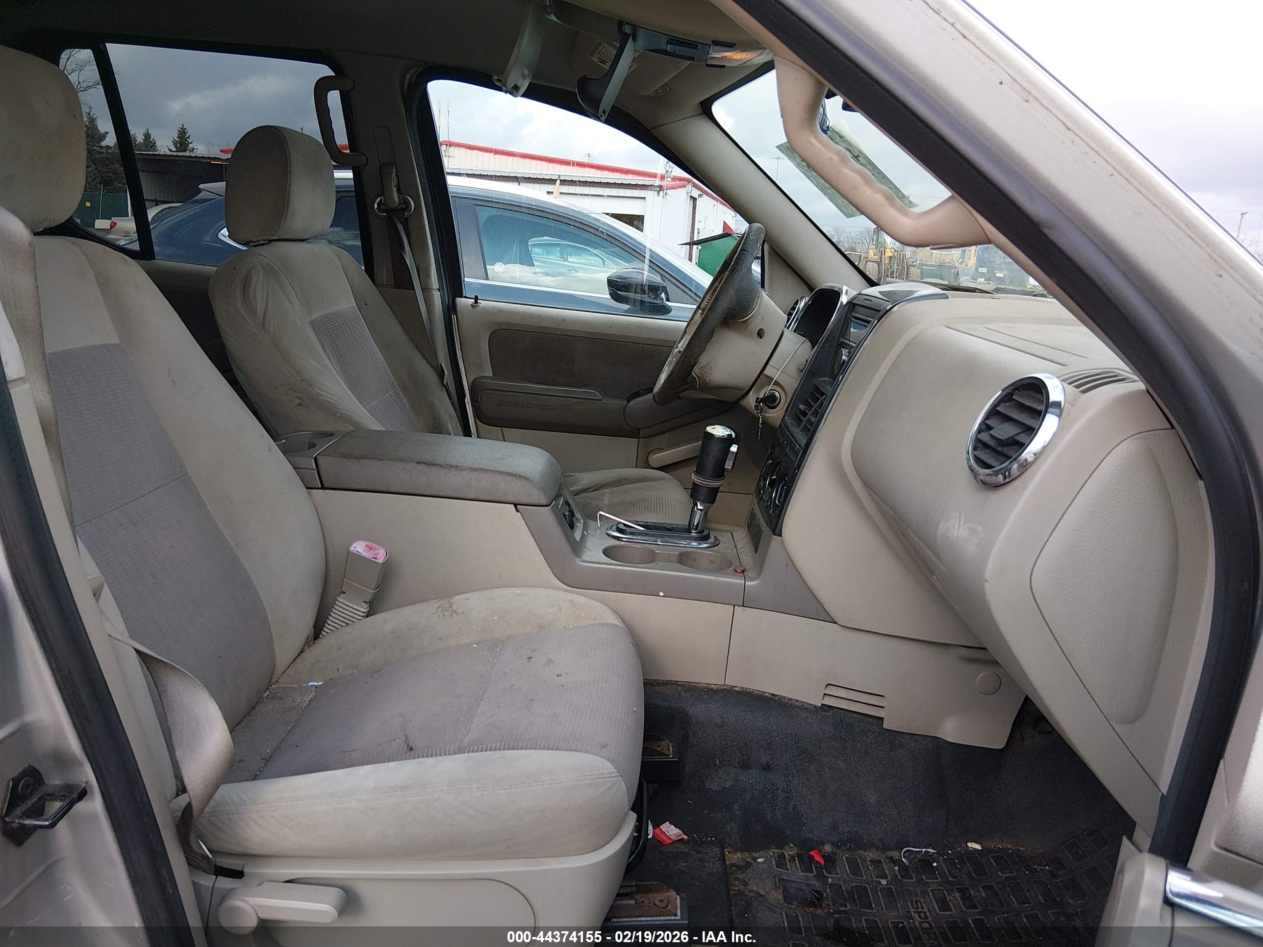 FORD EXPLORER image 5