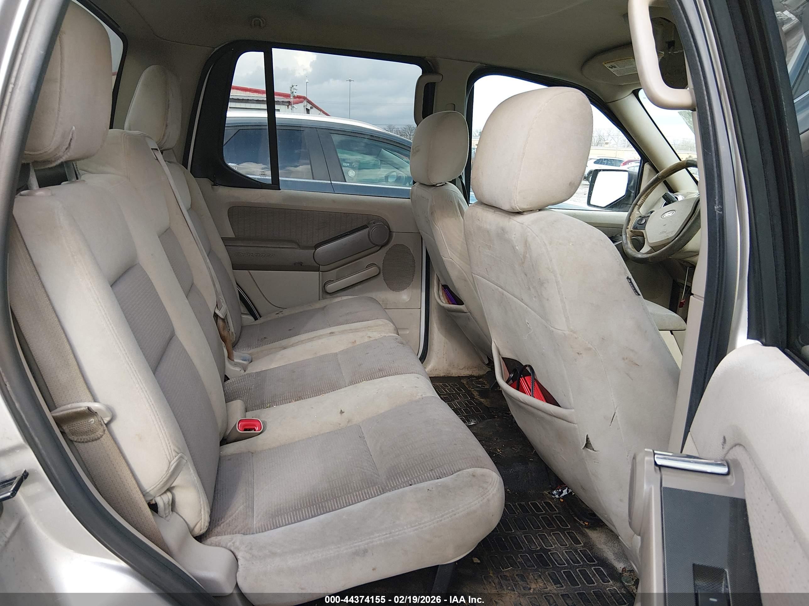 FORD EXPLORER image 8