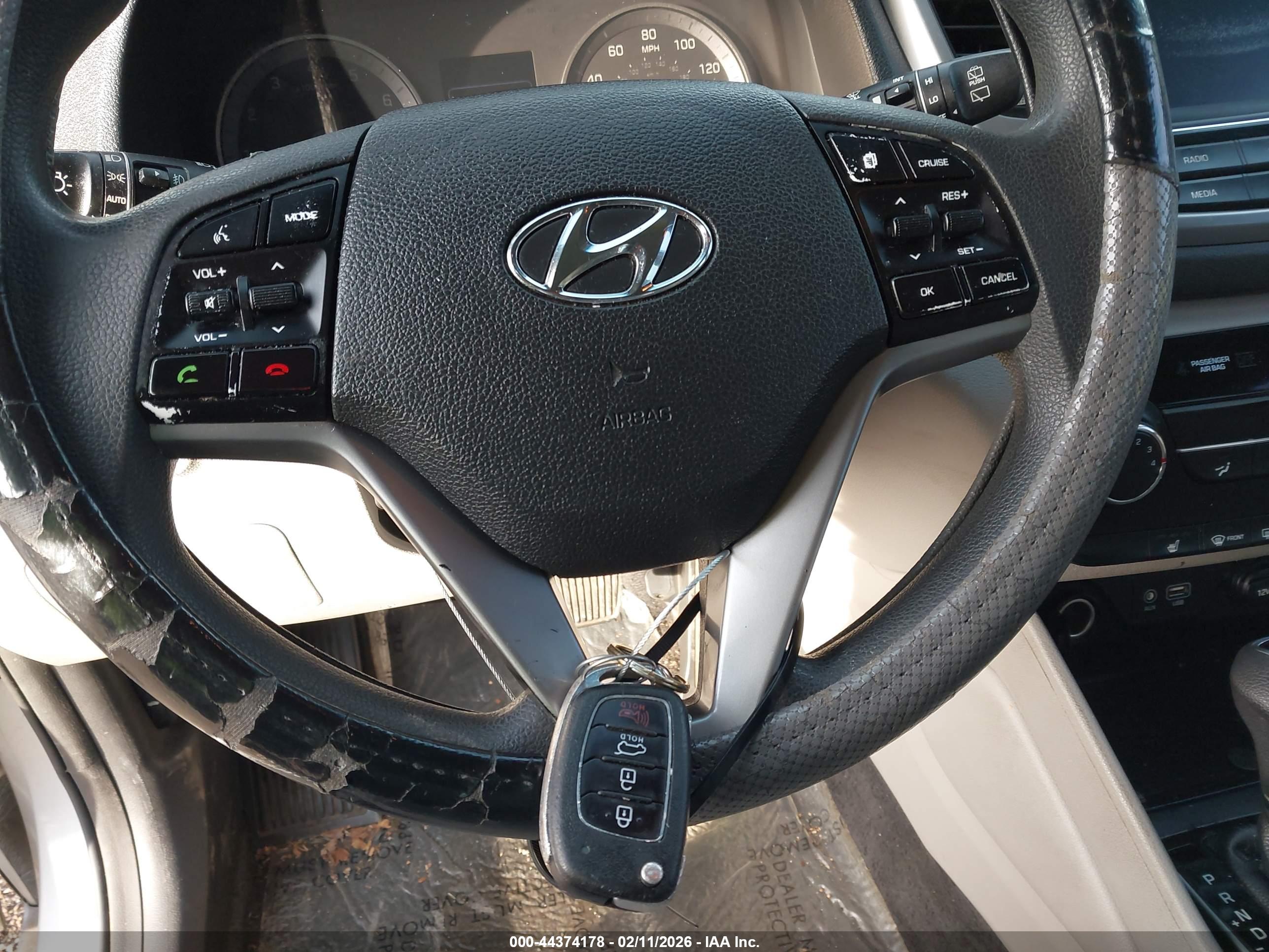 HYUNDAI TUCSON image 11