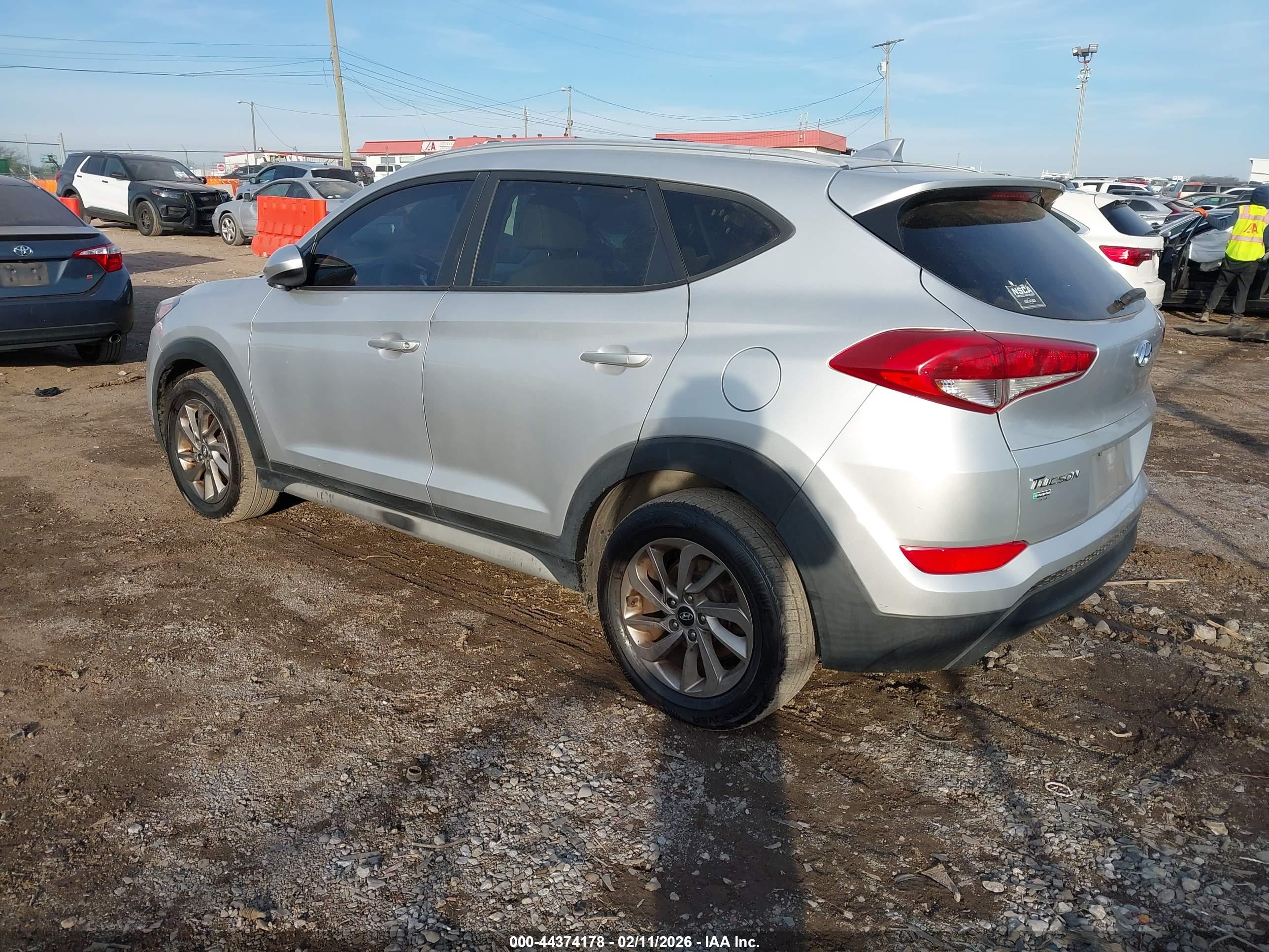 HYUNDAI TUCSON image 3