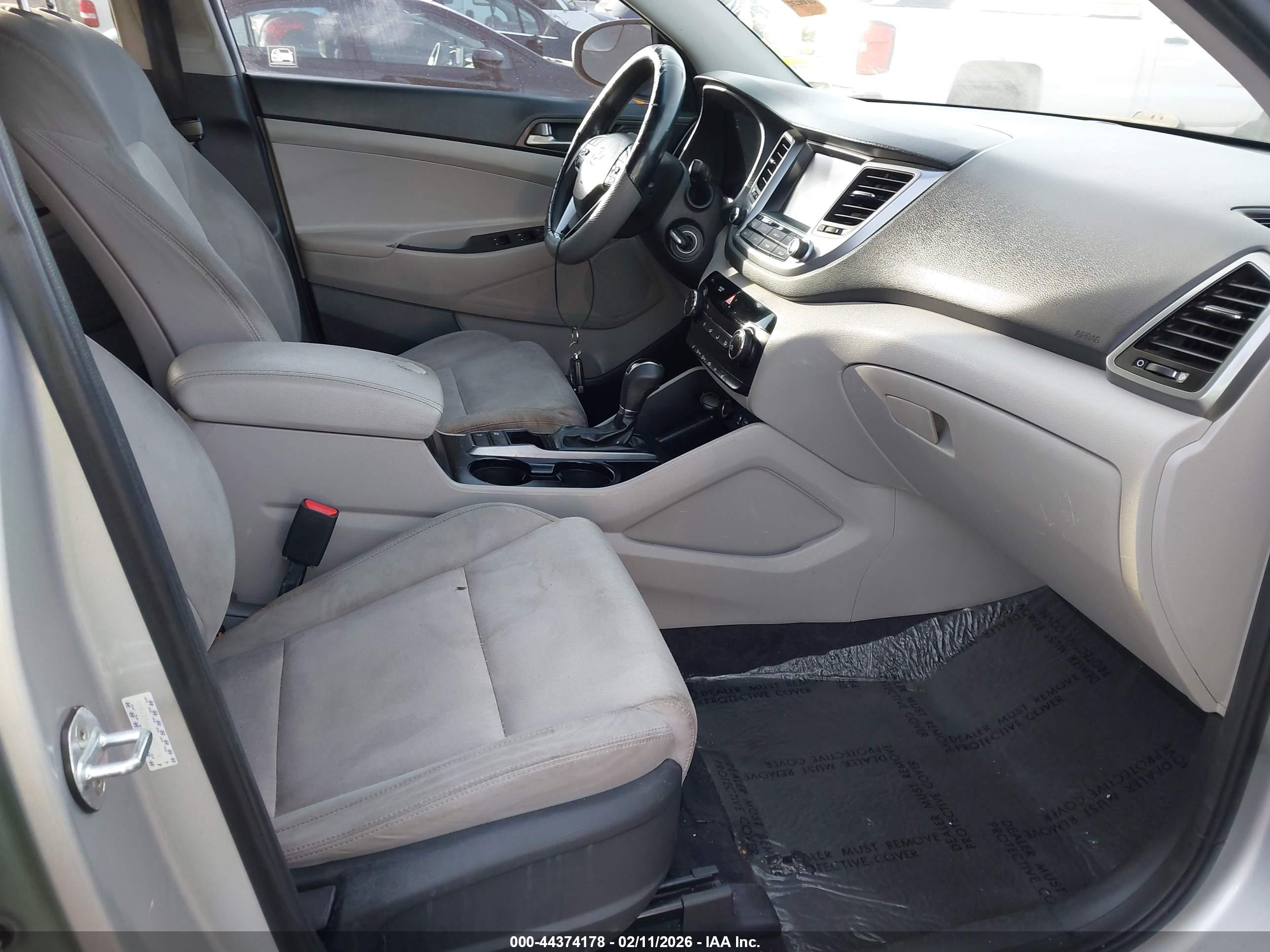 HYUNDAI TUCSON image 5