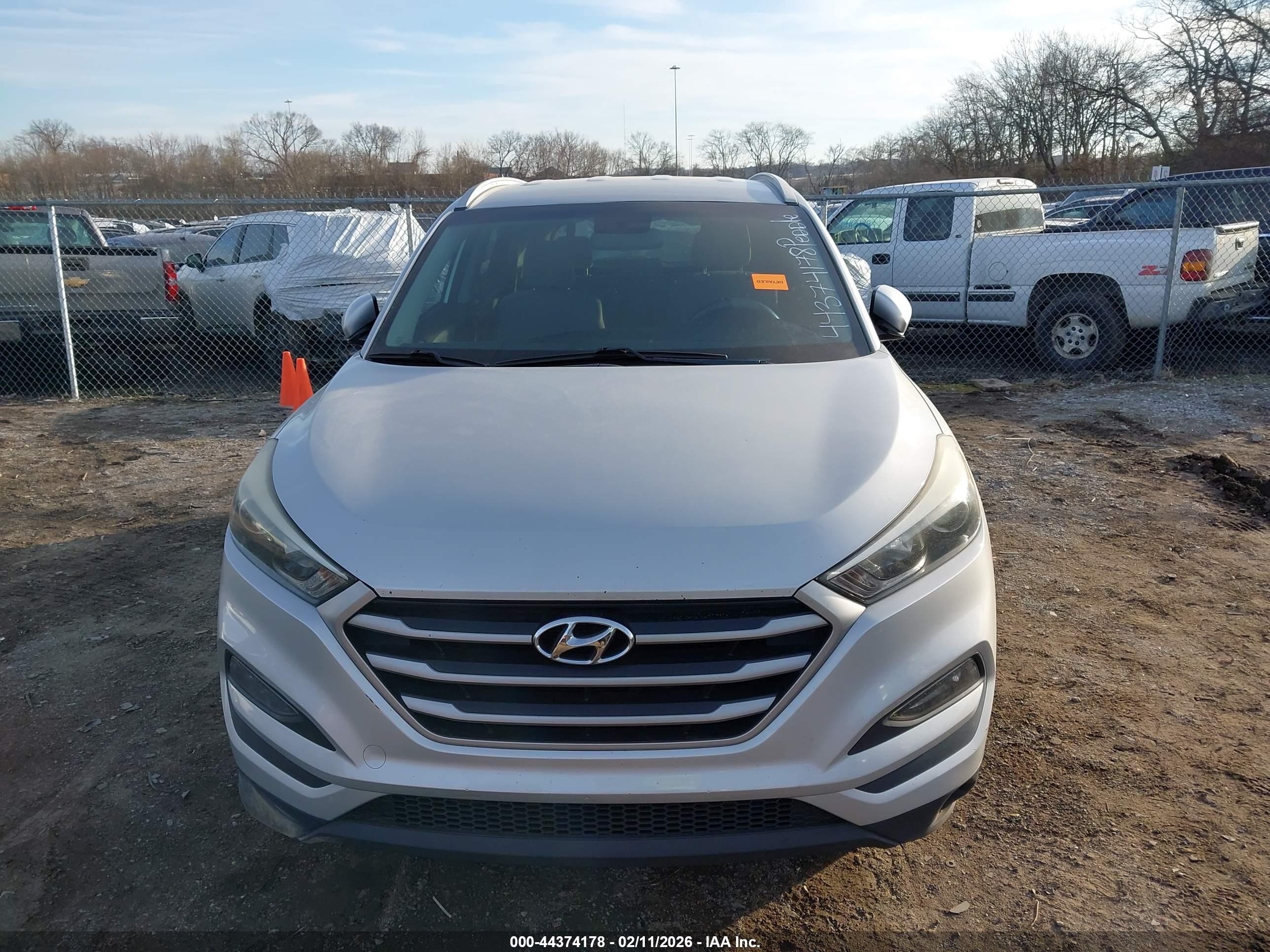 HYUNDAI TUCSON image 6