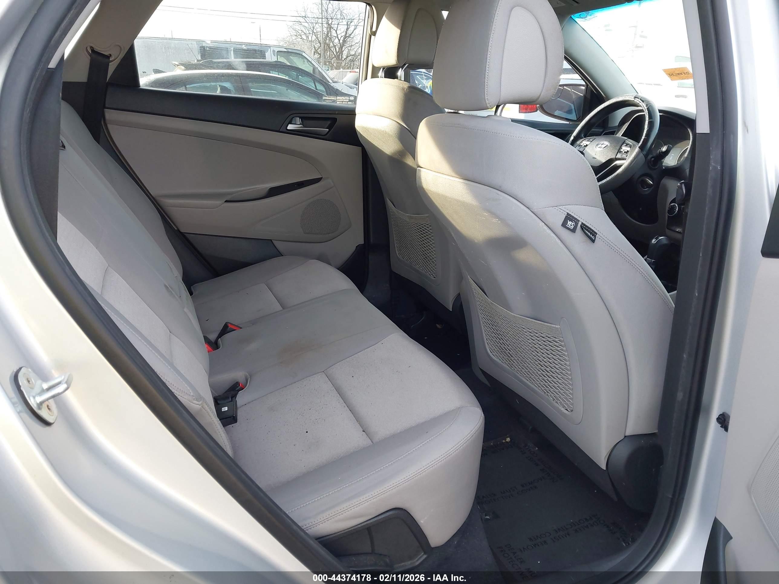 HYUNDAI TUCSON image 8